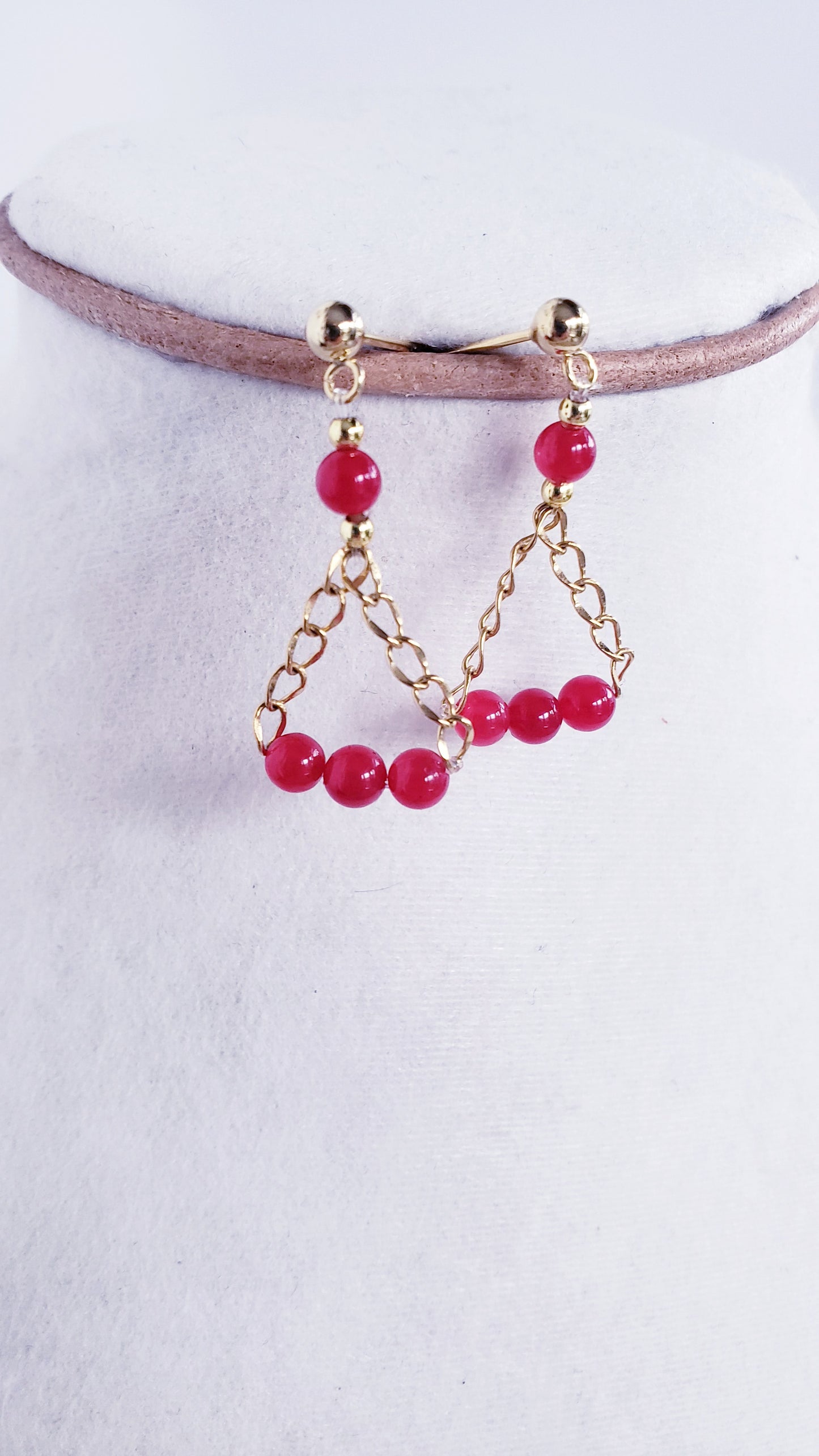 Moderno Collar y Aretes en Acero Quirúrgico Color oro con Delicadas Piedras en Cuarzo Rojo - K.Beloved LLC