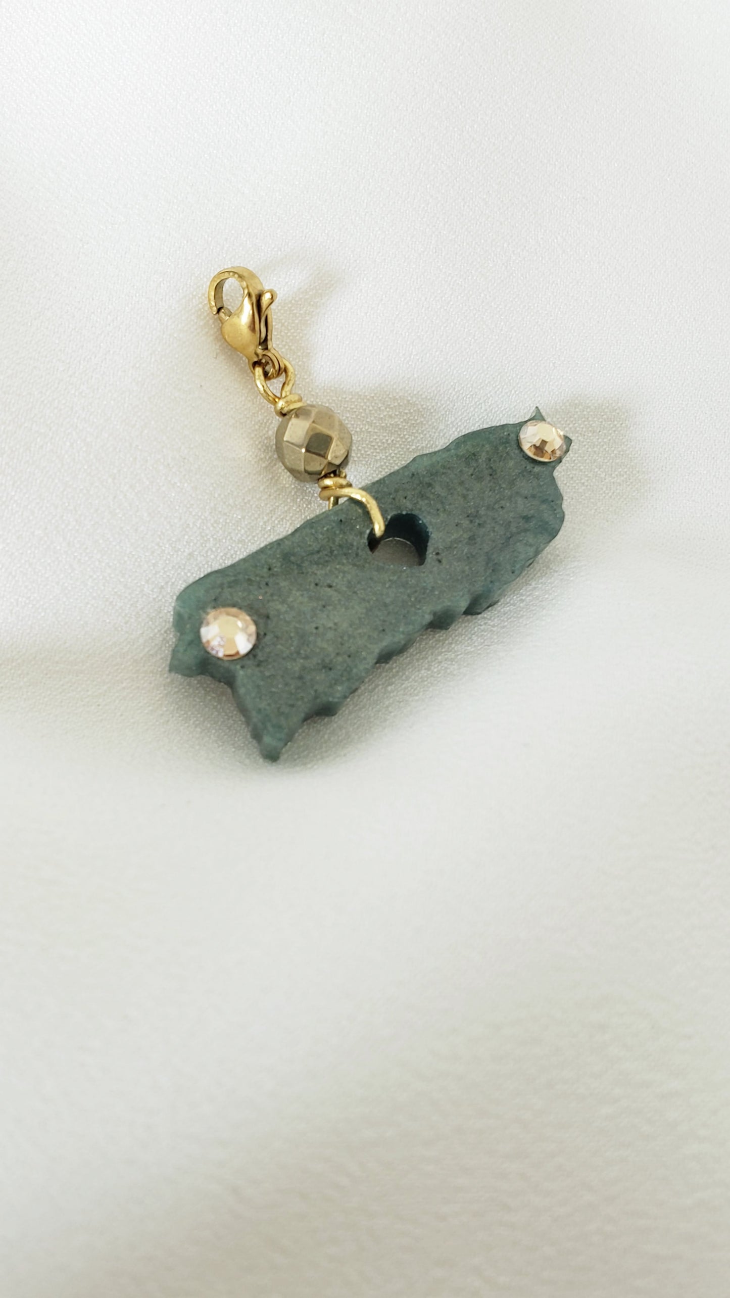 Collar en Acero Inoxidable con Dijes desmontables del Mapa De P.R. en Resina color Verde - K.Beloved LLC