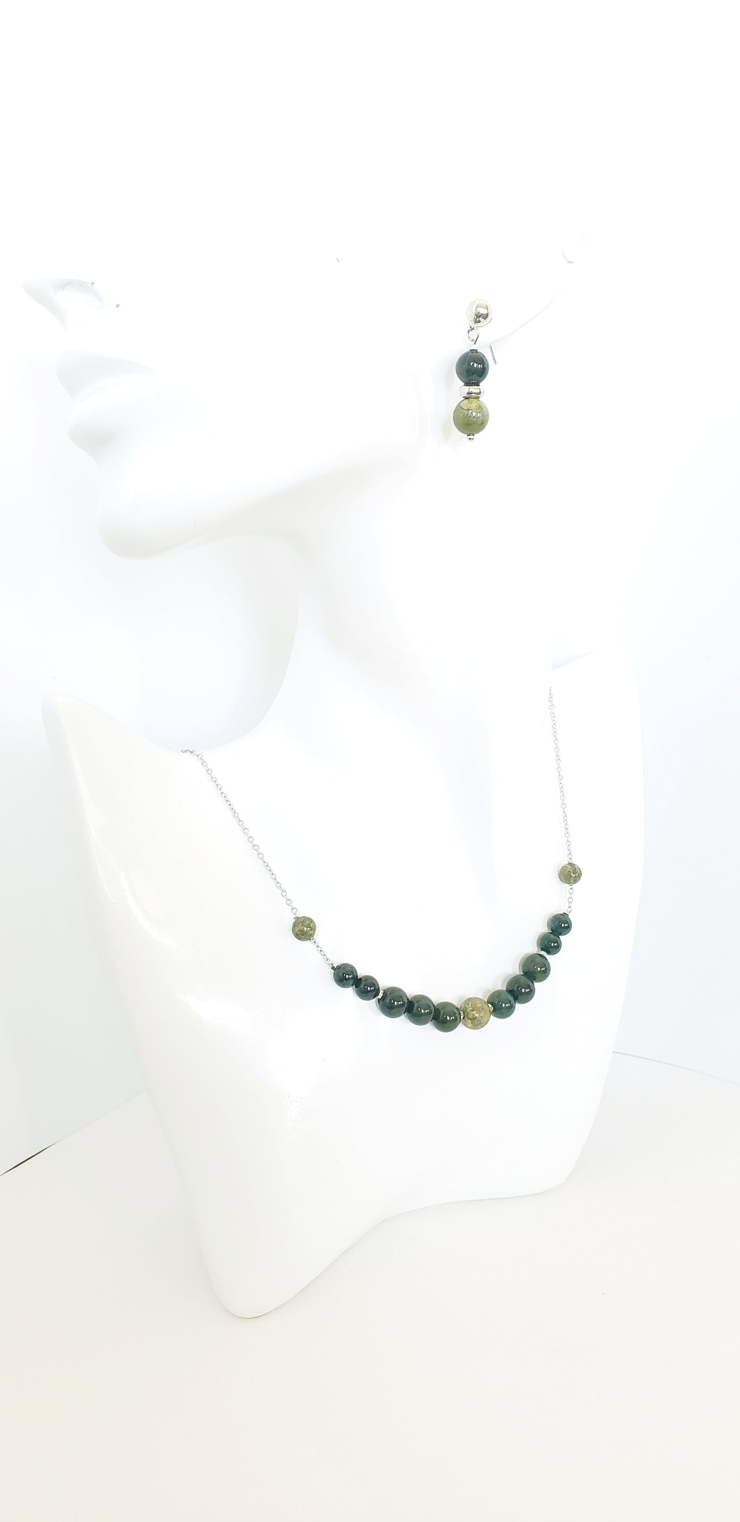 Delicado Collar y Aretes en Acero Inoxidable con Delicadas Piedras en Cuarzo Verde - K.Beloved LLC