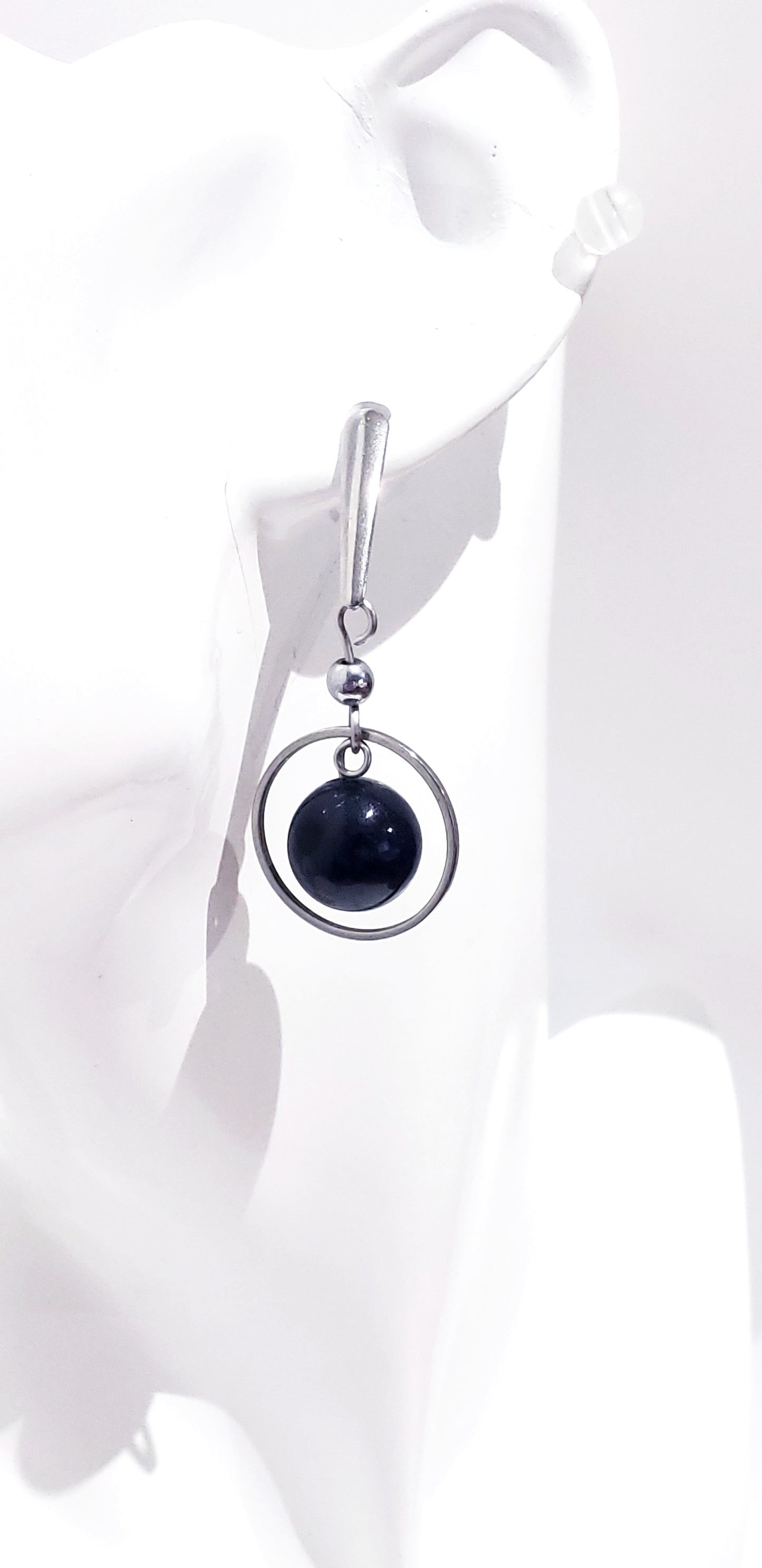 Conjunto de Collar y Aretes está elaborado en acero inoxidable con bellas piedra de Agata y Onix negra. - K.Beloved LLC