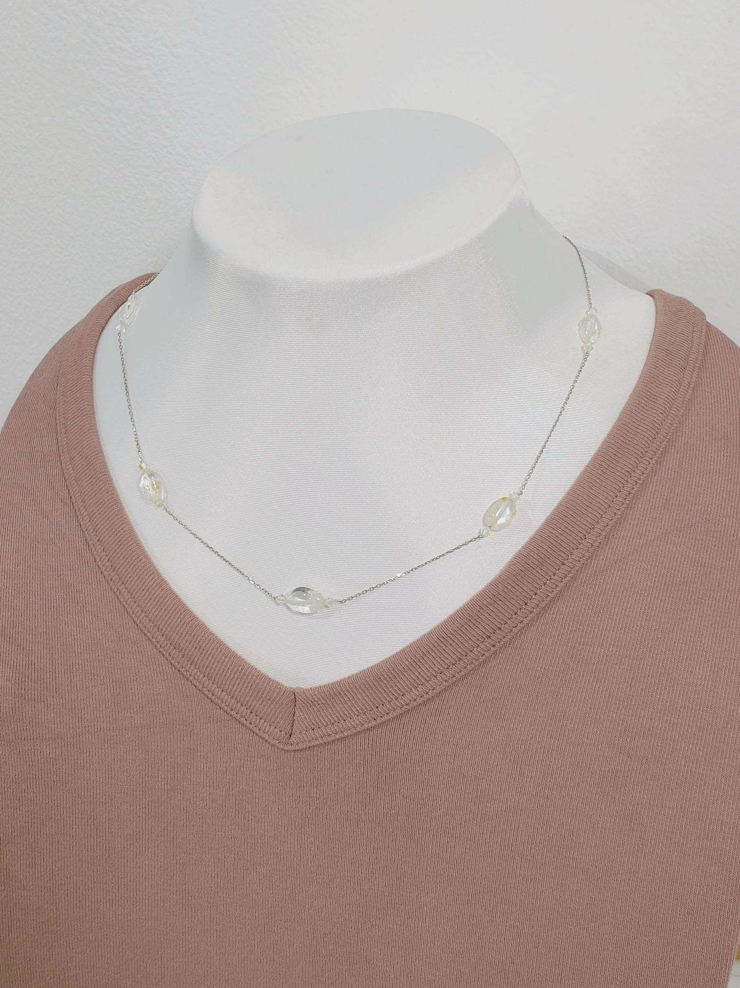 Delicado Conjunto de Collar y Aretes en Plata 925 , Disfrute de la belleza y el brillo del Cristal de Cuarzo Natural