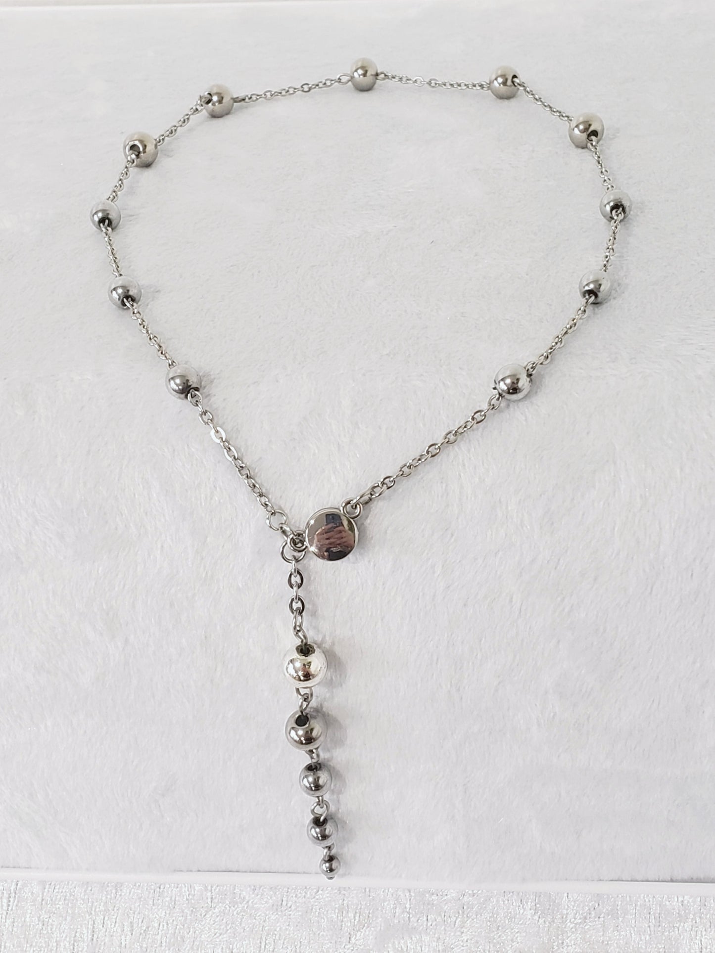 Elegancia que se Lleva en la Espalda: Collar en Acero Inoxidable para Escotes Únicos