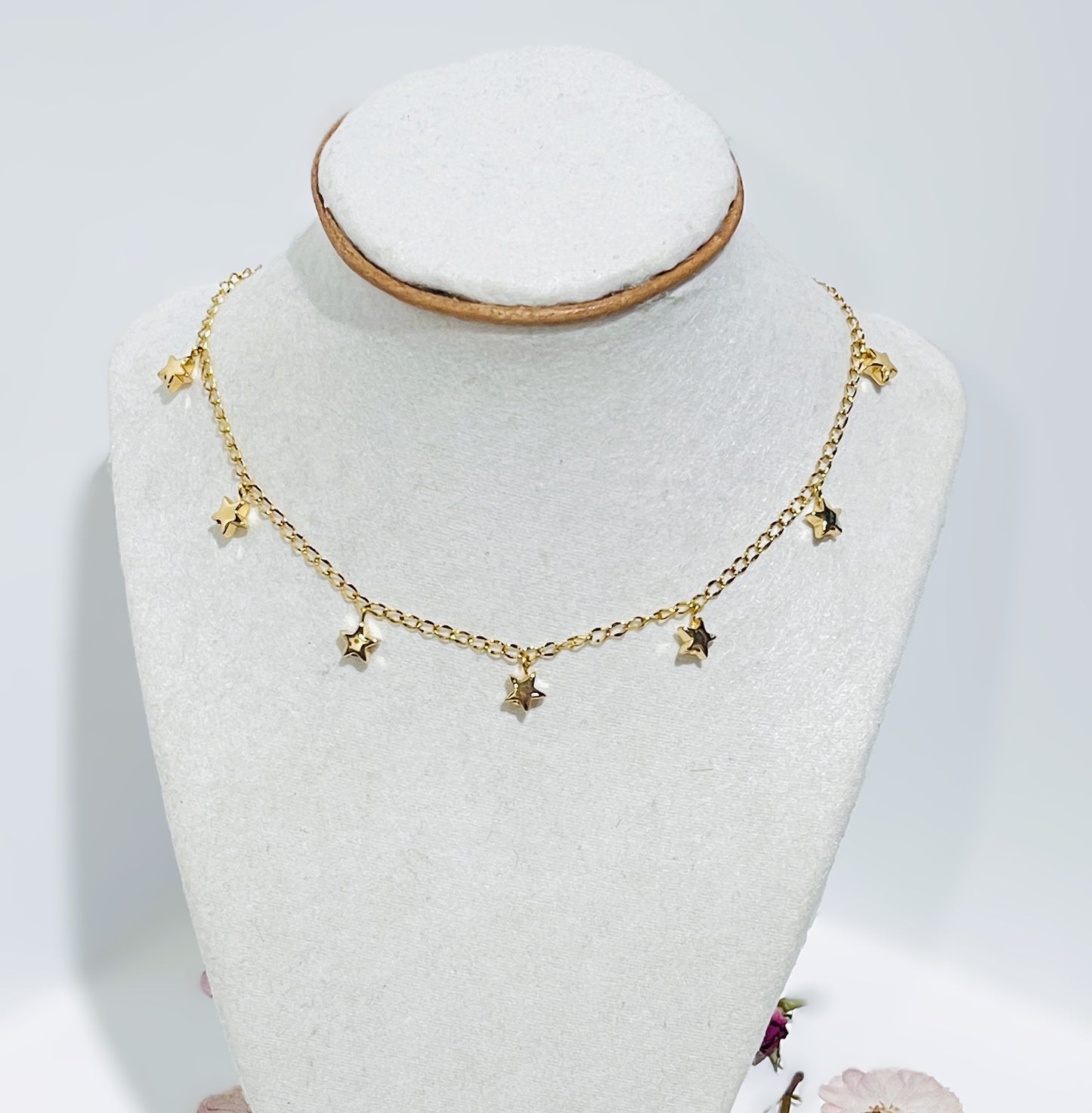 Collar en cero Inoxidable con Estrellas en Hematite - K.Beloved LLC