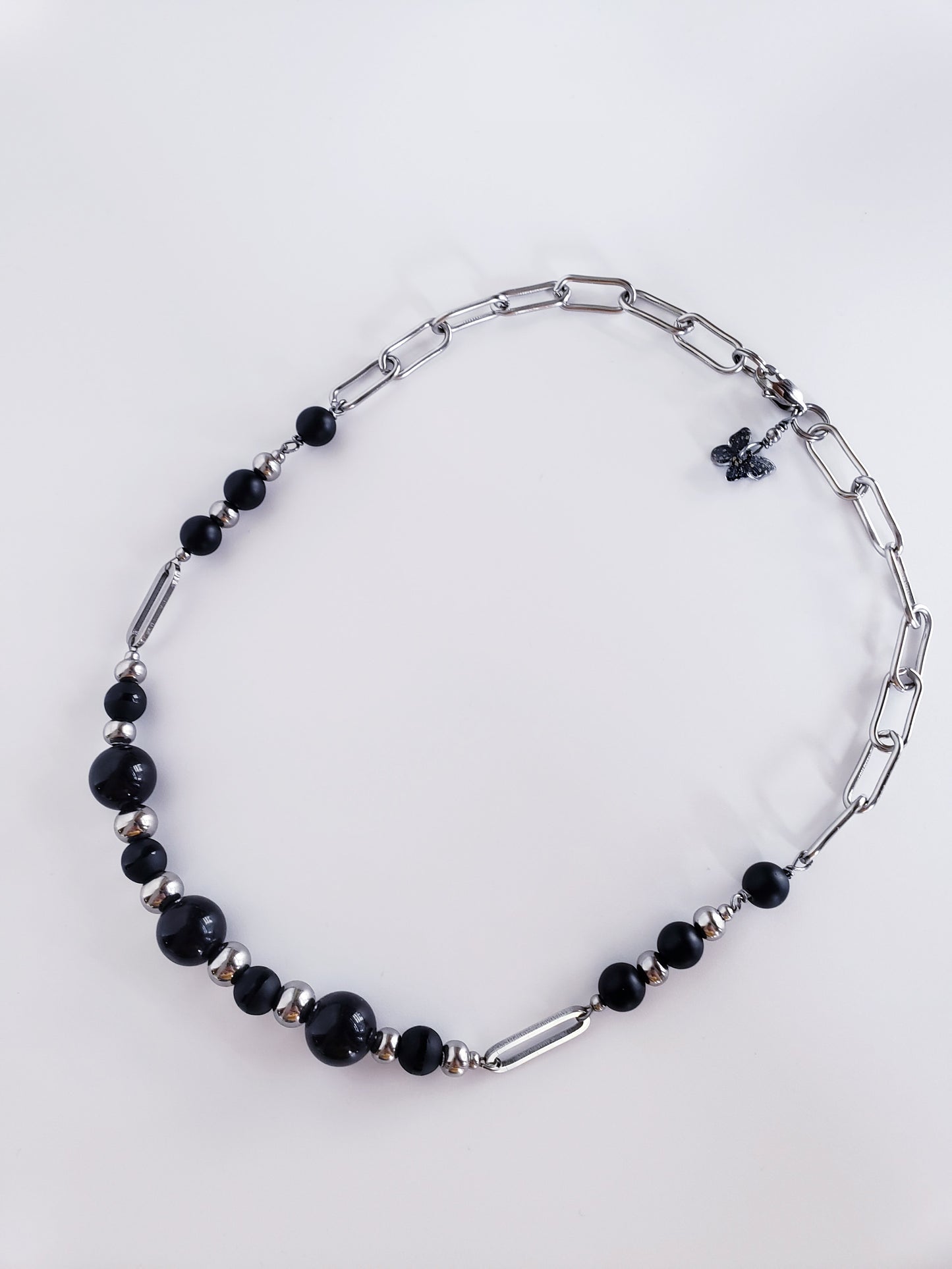 Conjunto de Collar y Aretes está elaborado en acero inoxidable con bellas  piedra de Agata y Onix negra.