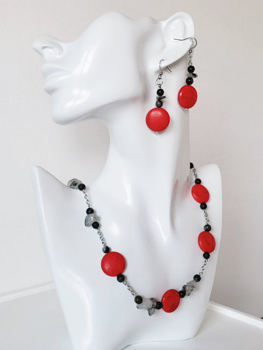 Precioso conjunto incluye collar y pendientes con impresionantes piedras de Howlita roja.