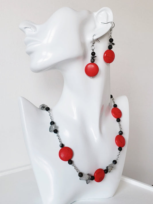 Precioso conjunto incluye collar y pendientes con impresionantes piedras de Howlita roja. - K.Beloved LLC
