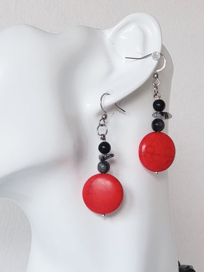 Precioso conjunto incluye collar y pendientes con impresionantes piedras de Howlita roja. - K.Beloved LLC