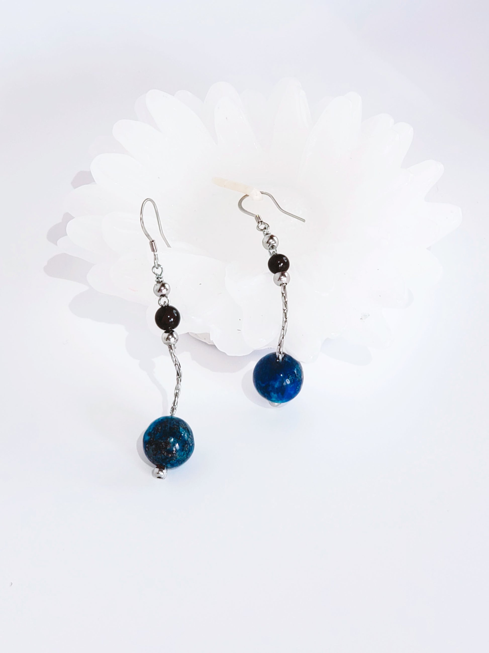 Aretes Largos en Acero Inoxidable con Piedra Lapis Lazuli - K.Beloved LLC