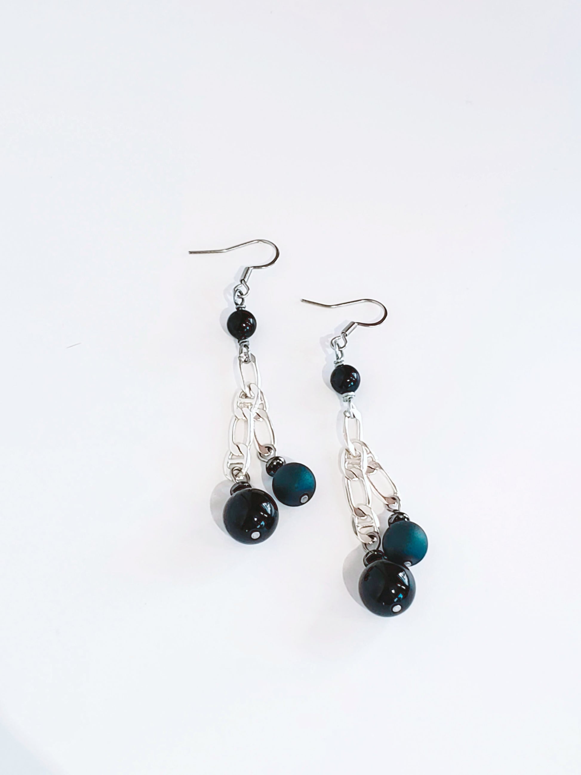 Aretes largo con Piedra Jasper Negra y Agate Azul - K.Beloved LLC