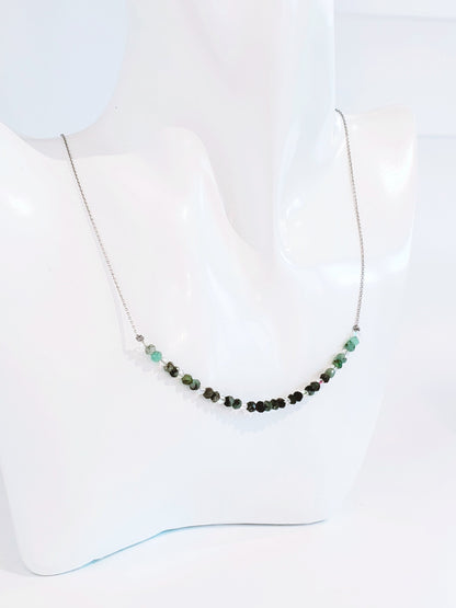 Delicada Cadena con Esmeralda y Cristal - K.Beloved LLC