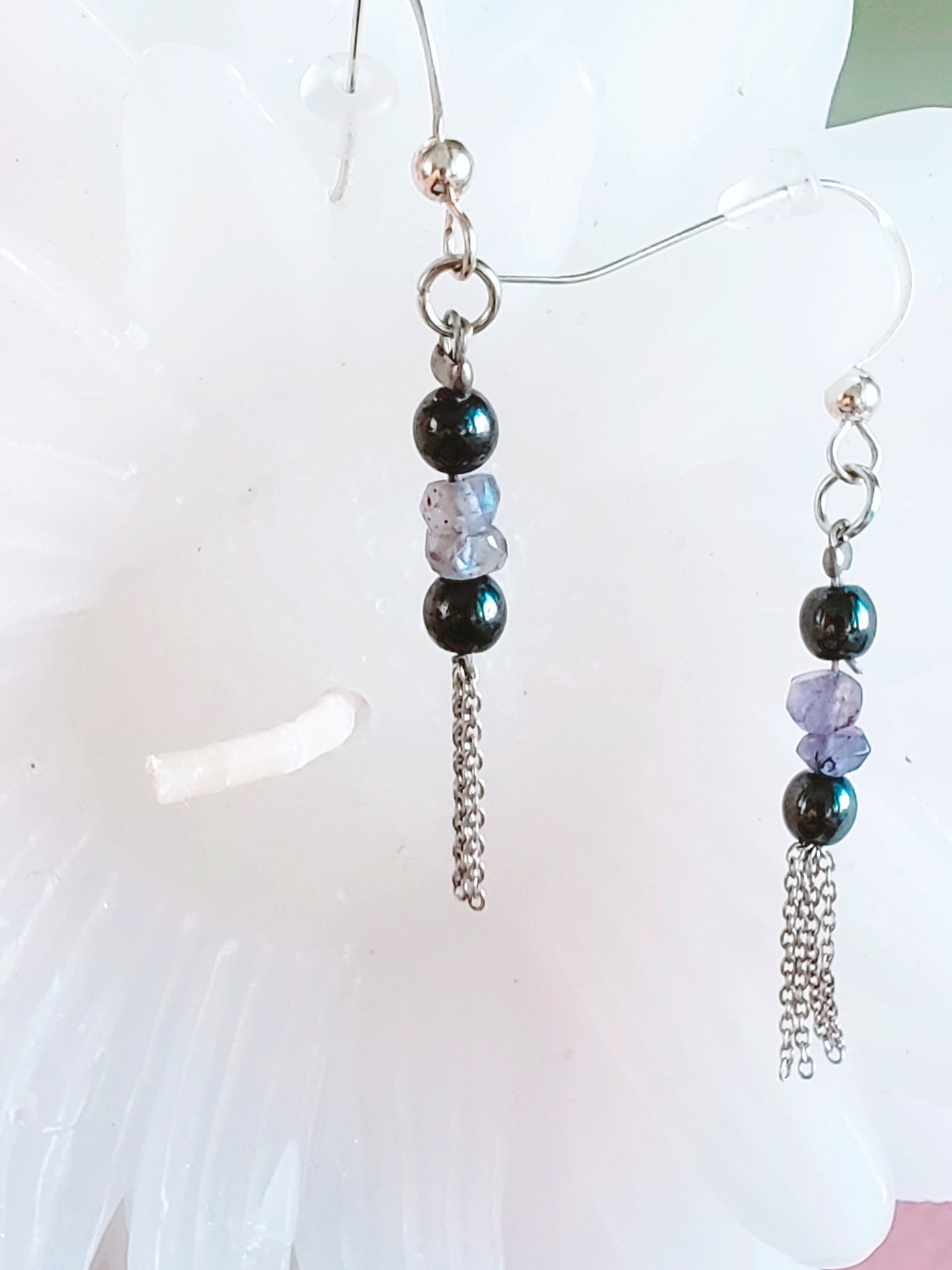 Dale un toque Delicado a tu Estilo con este hermoso Collar Combinado con sus Aretes en Plata 925 y delicada Piedra Iolite - K.Beloved LLC