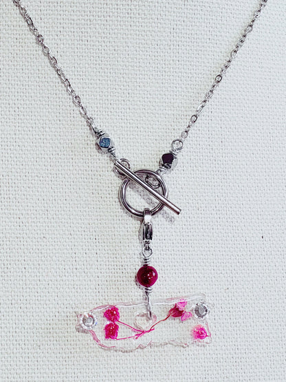Dos estilo en Un mismo Collar, Collar en Acero Inoxidable con Dije con Mapa De P.R. en Resina con Flores secas  y otro dije en Resina con Flor seca color rosa - K.Beloved LLC