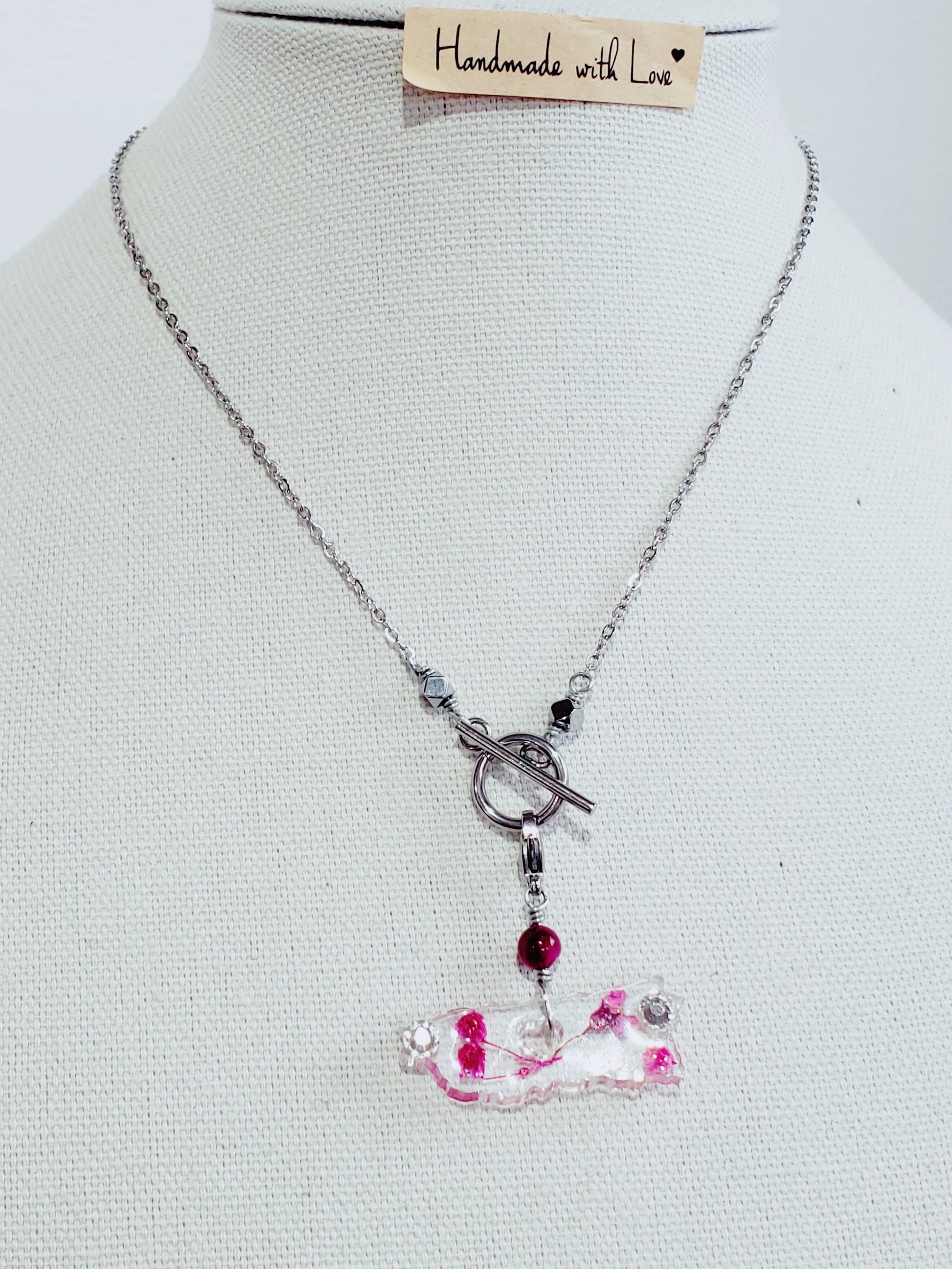 Dos estilo en Un mismo Collar, Collar en Acero Inoxidable con Dije con Mapa De P.R. en Resina con Flores secas  y otro dije en Resina con Flor seca color rosa - K.Beloved LLC