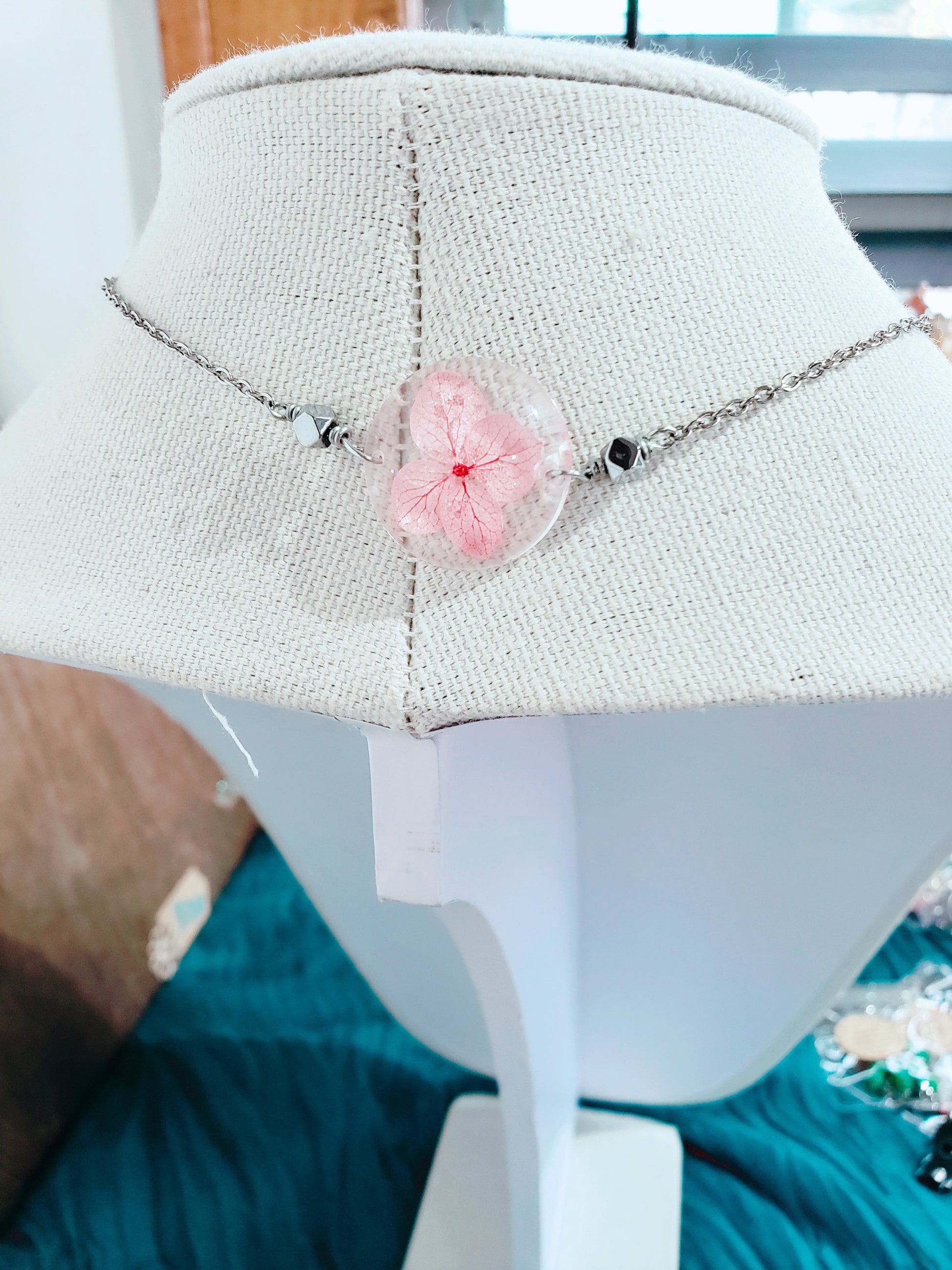 Dos estilo en Un mismo Collar, Collar en Acero Inoxidable con Dije con Mapa De P.R. en Resina con Flores secas  y otro dije en Resina con Flor seca color rosa - K.Beloved LLC