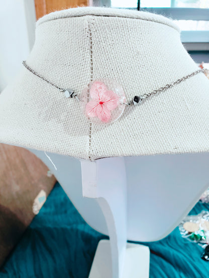 Dos estilo en Un mismo Collar, Collar en Acero Inoxidable con Dije con Mapa De P.R. en Resina con Flores secas  y otro dije en Resina con Flor seca color rosa - K.Beloved LLC