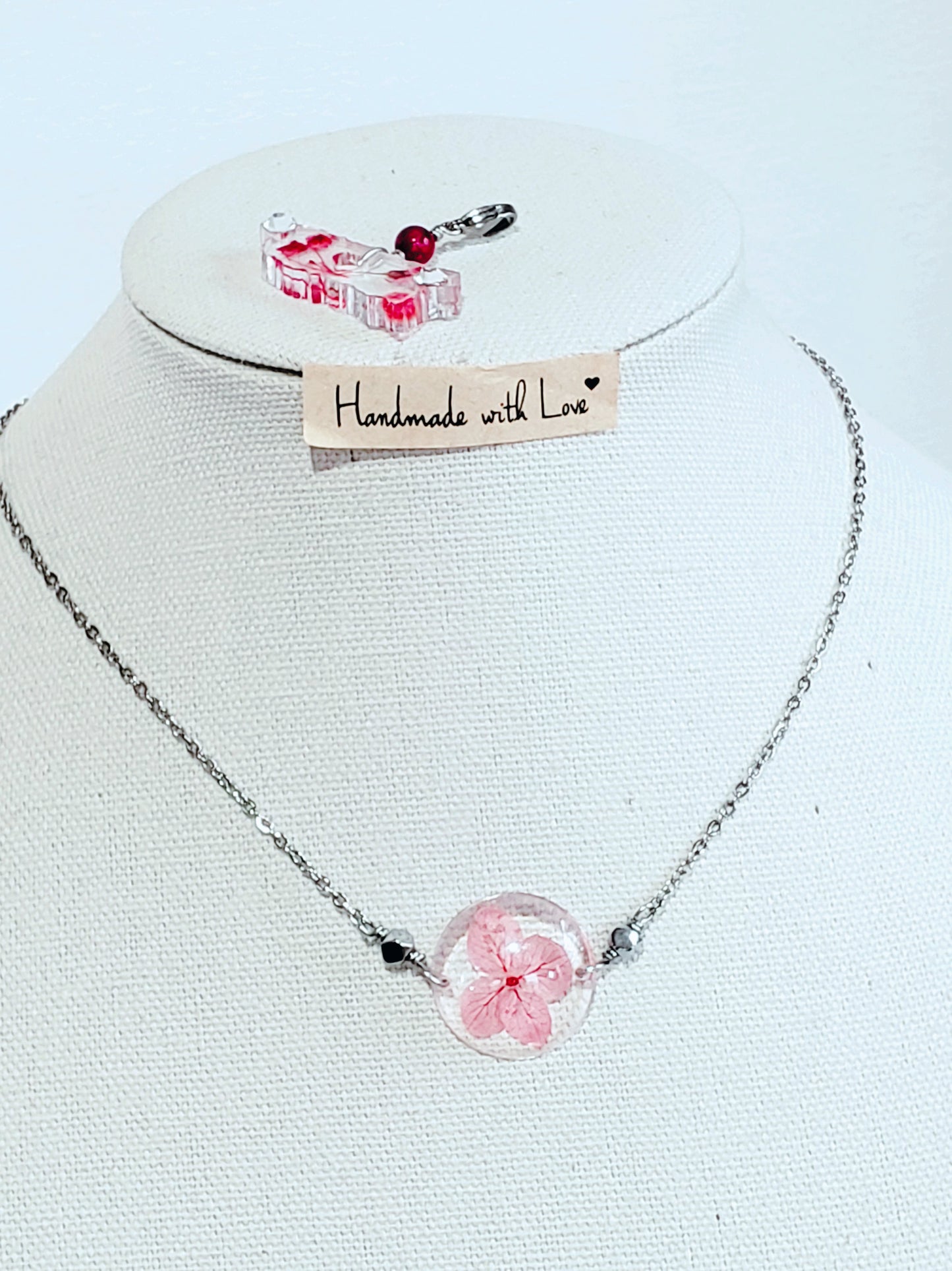 Dos estilo en Un mismo Collar, Collar en Acero Inoxidable con Dije con Mapa De P.R. en Resina con Flores secas  y otro dije en Resina con Flor seca color rosa - K.Beloved LLC