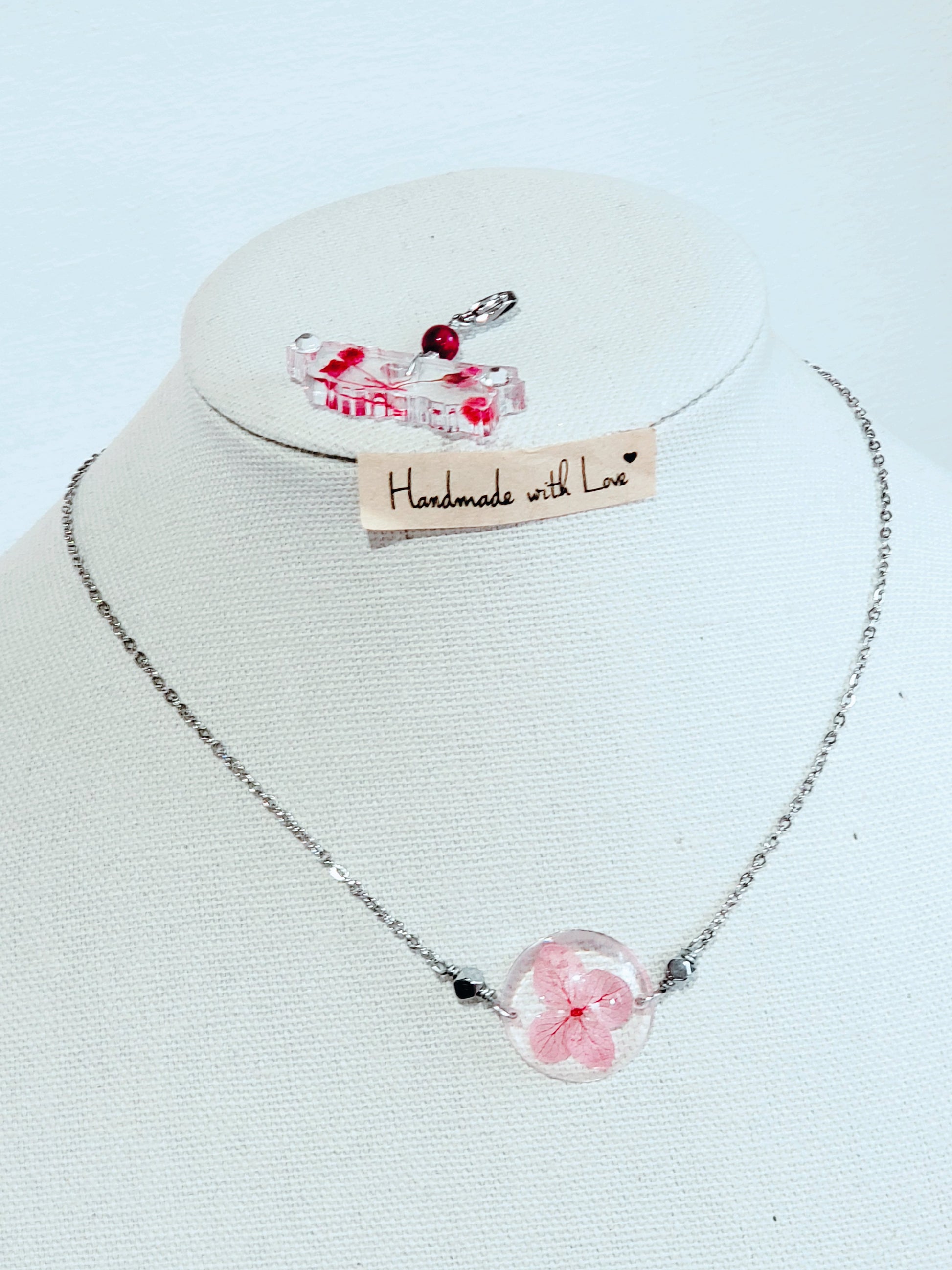 Dos estilo en Un mismo Collar, Collar en Acero Inoxidable con Dije con Mapa De P.R. en Resina con Flores secas  y otro dije en Resina con Flor seca color rosa - K.Beloved LLC