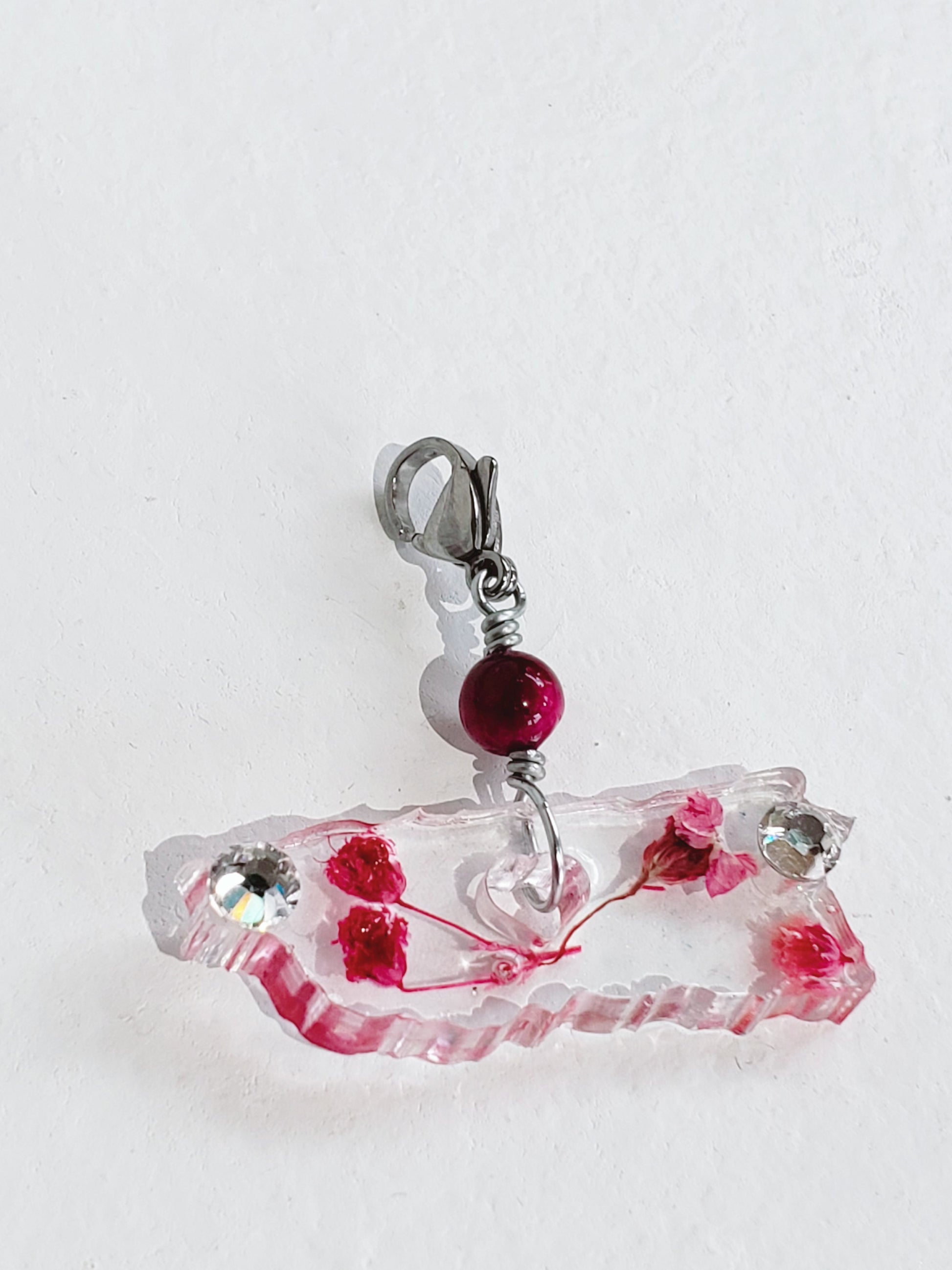 Dos estilo en Un mismo Collar, Collar en Acero Inoxidable con Dije con Mapa De P.R. en Resina con Flores secas  y otro dije en Resina con Flor seca color rosa - K.Beloved LLC