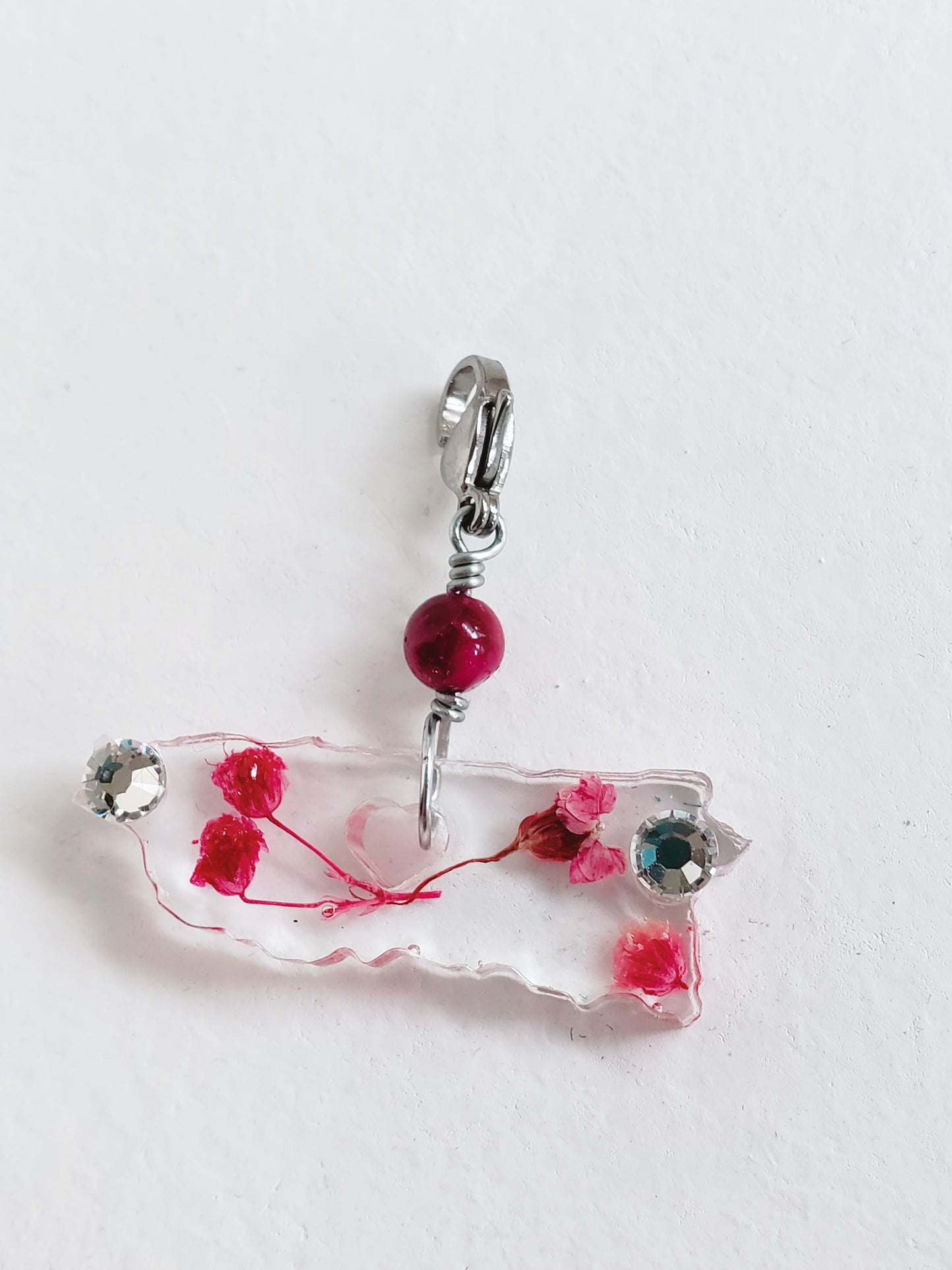 Dos estilo en Un mismo Collar, Collar en Acero Inoxidable con Dije con Mapa De P.R. en Resina con Flores secas  y otro dije en Resina con Flor seca color rosa - K.Beloved LLC