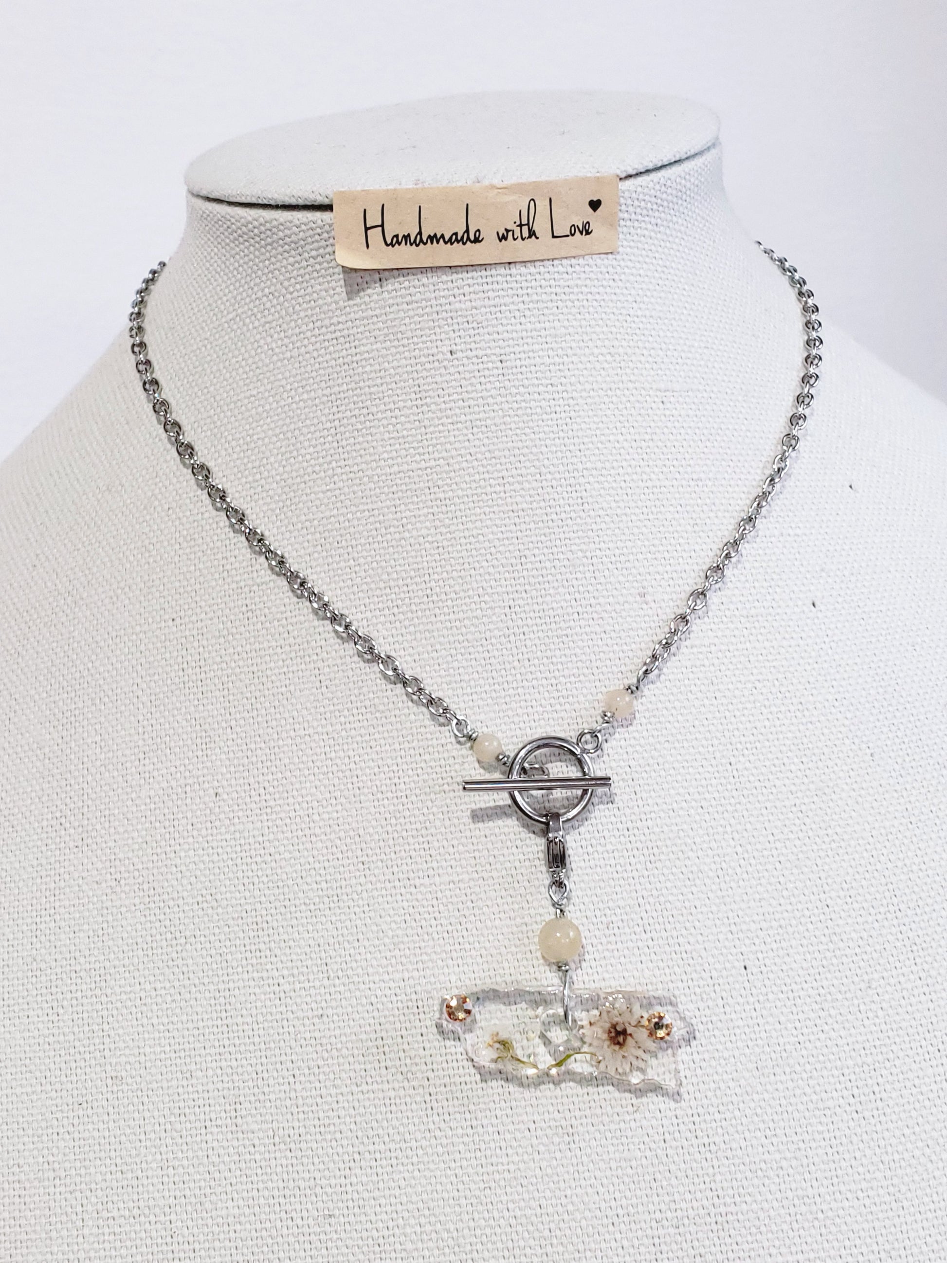 Dos estilo en Un mismo Collar, Collar en Acero Inoxidable con Dije del Mapa De P.R. en Resina Trasparente con Flores secas  y otro dije en Resina con Flor de Diente de león real - K.Beloved LLC