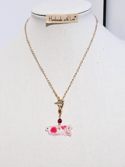 Dos estilo en Un mismo Collar, Collar en Acero Inoxidable con Dije con Mapa De P.R. en Resina con Flores secas  y otro dije en Resina con Flor seca color rosa