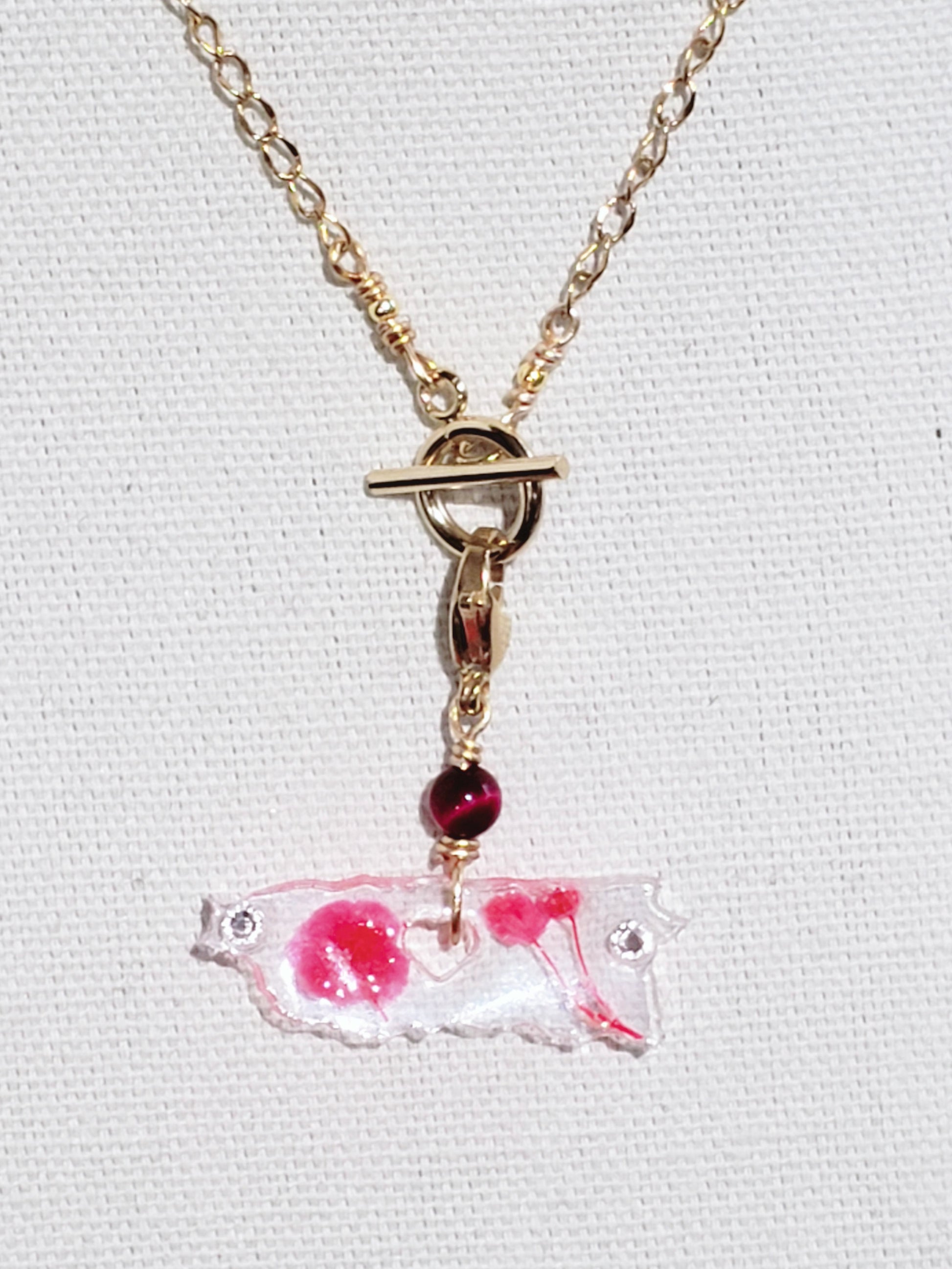 Dos estilo en Un mismo Collar, Collar en Acero Inoxidable con Dije con Mapa De P.R. en Resina con Flores secas  y otro dije en Resina con Flor seca color rosa - K.Beloved LLC
