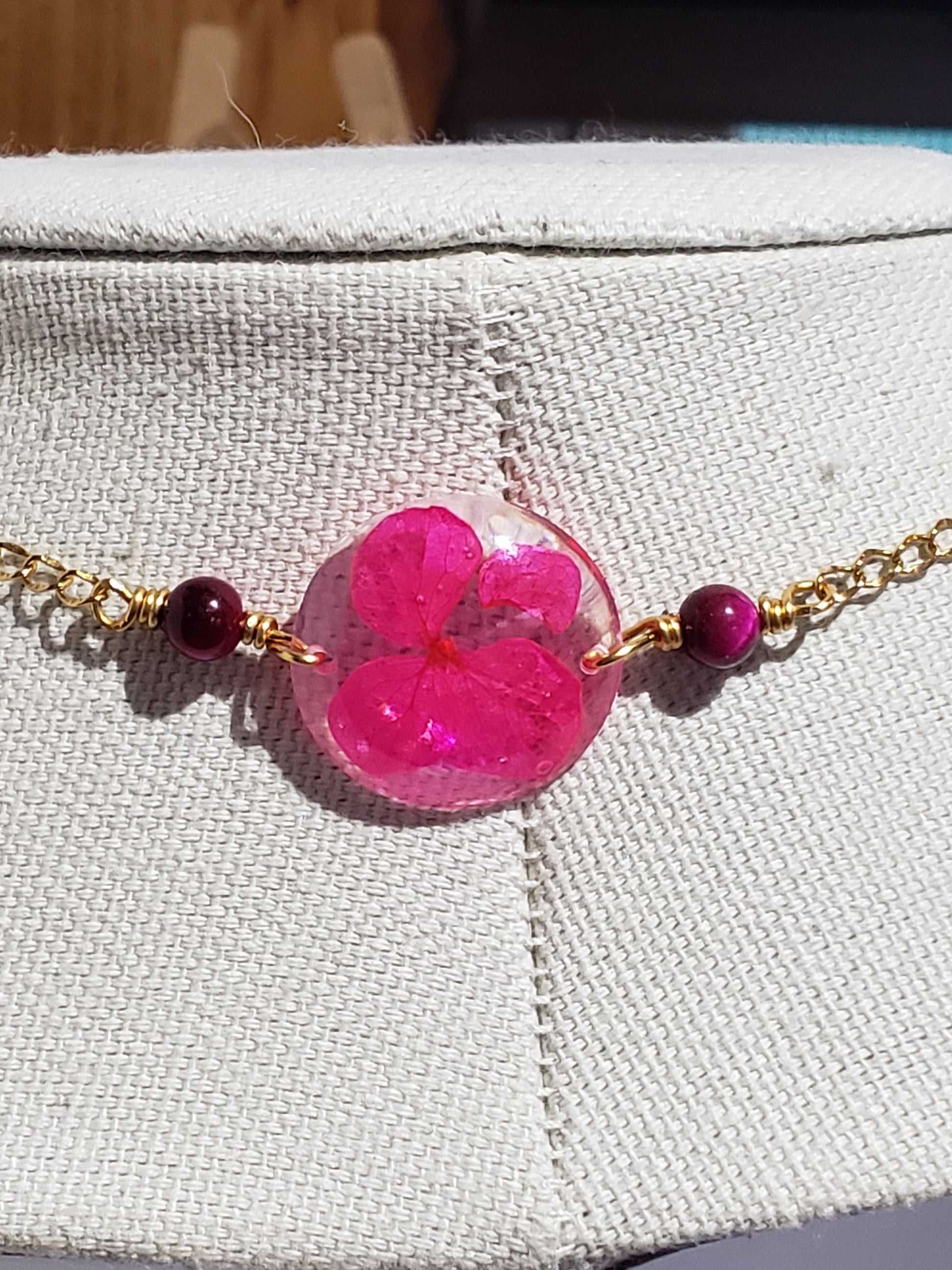 Dos estilo en Un mismo Collar, Collar en Acero Inoxidable con Dije con Mapa De P.R. en Resina con Flores secas  y otro dije en Resina con Flor seca color rosa - K.Beloved LLC