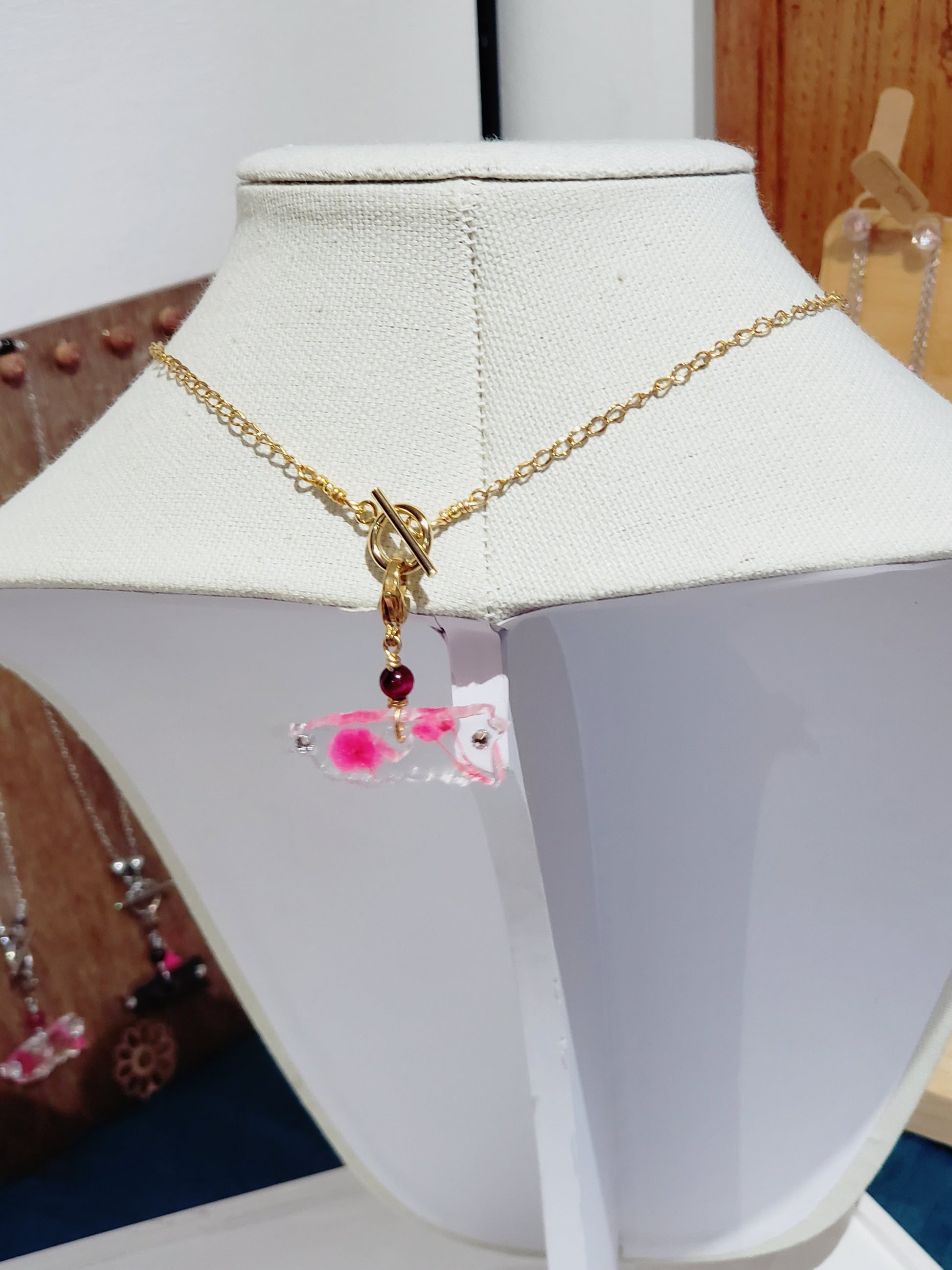 Dos estilo en Un mismo Collar, Collar en Acero Inoxidable con Dije con Mapa De P.R. en Resina con Flores secas  y otro dije en Resina con Flor seca color rosa - K.Beloved LLC