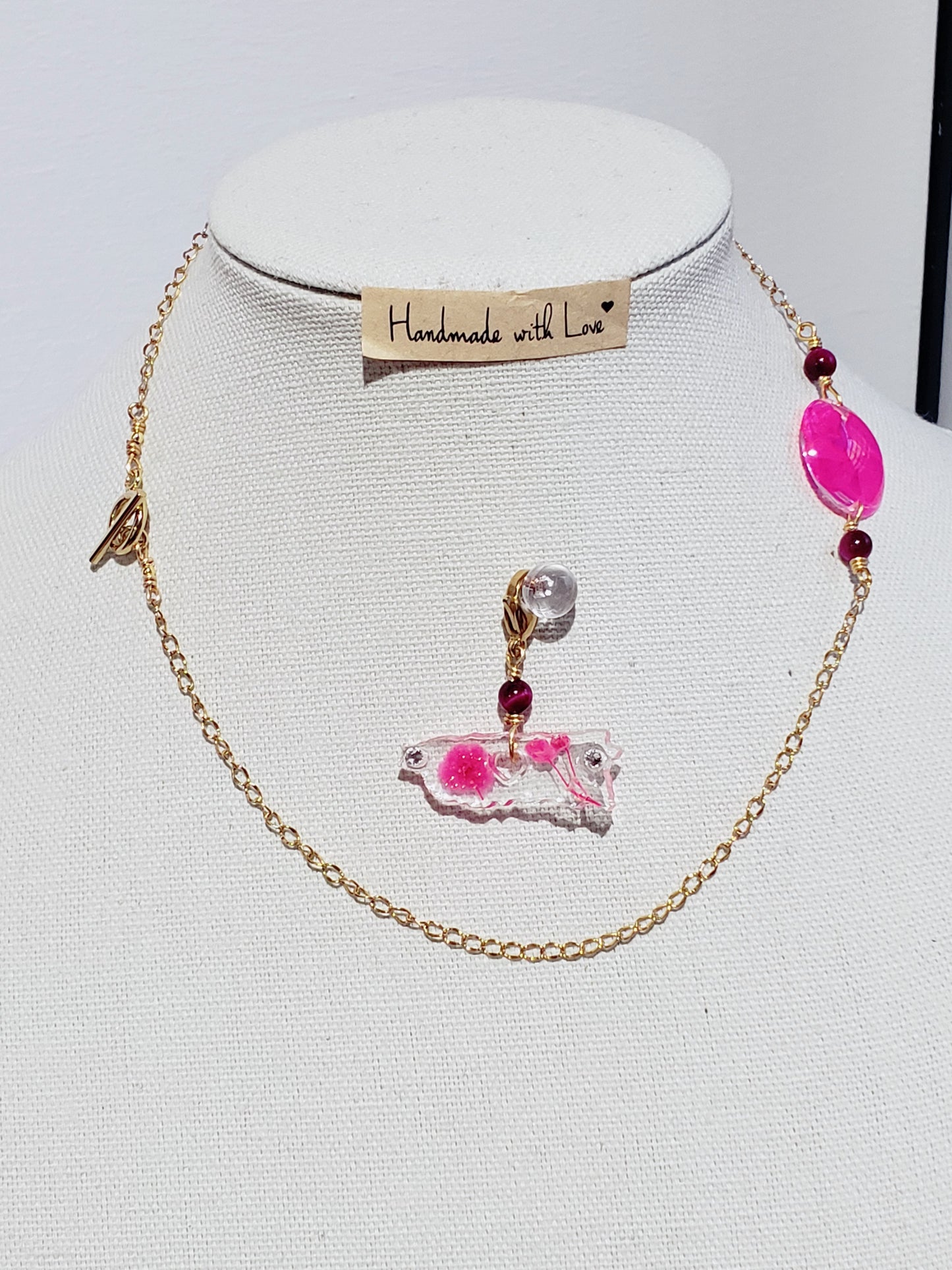 Dos estilo en Un mismo Collar, Collar en Acero Inoxidable con Dije con Mapa De P.R. en Resina con Flores secas  y otro dije en Resina con Flor seca color rosa - K.Beloved LLC