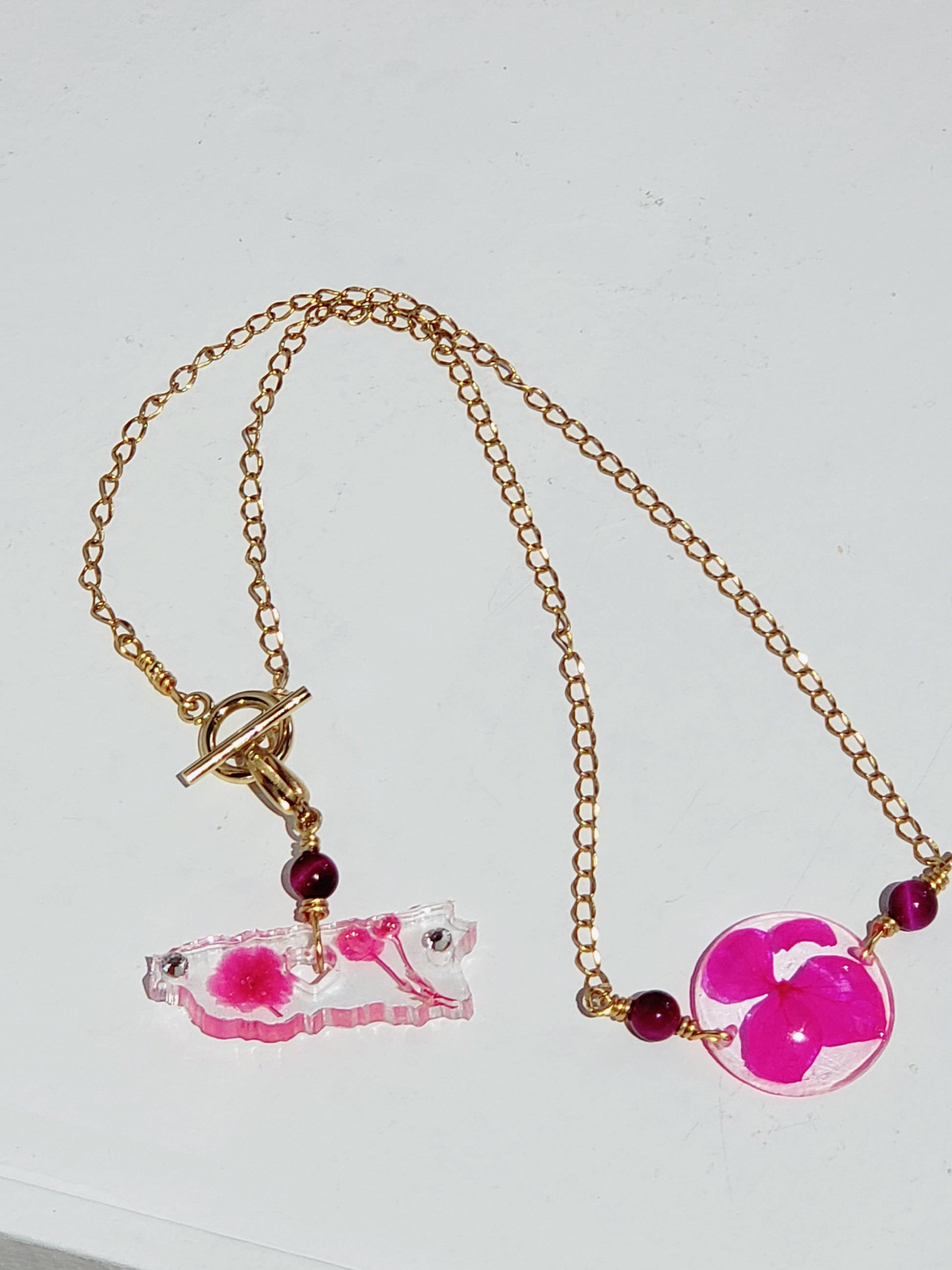 Dos estilo en Un mismo Collar, Collar en Acero Inoxidable con Dije con Mapa De P.R. en Resina con Flores secas  y otro dije en Resina con Flor seca color rosa - K.Beloved LLC