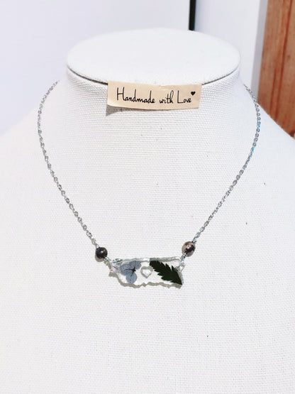 Collar en Acero Inoxidable con Dije de Mapa de P.R. en Resina con Flores secas - K.Beloved LLC