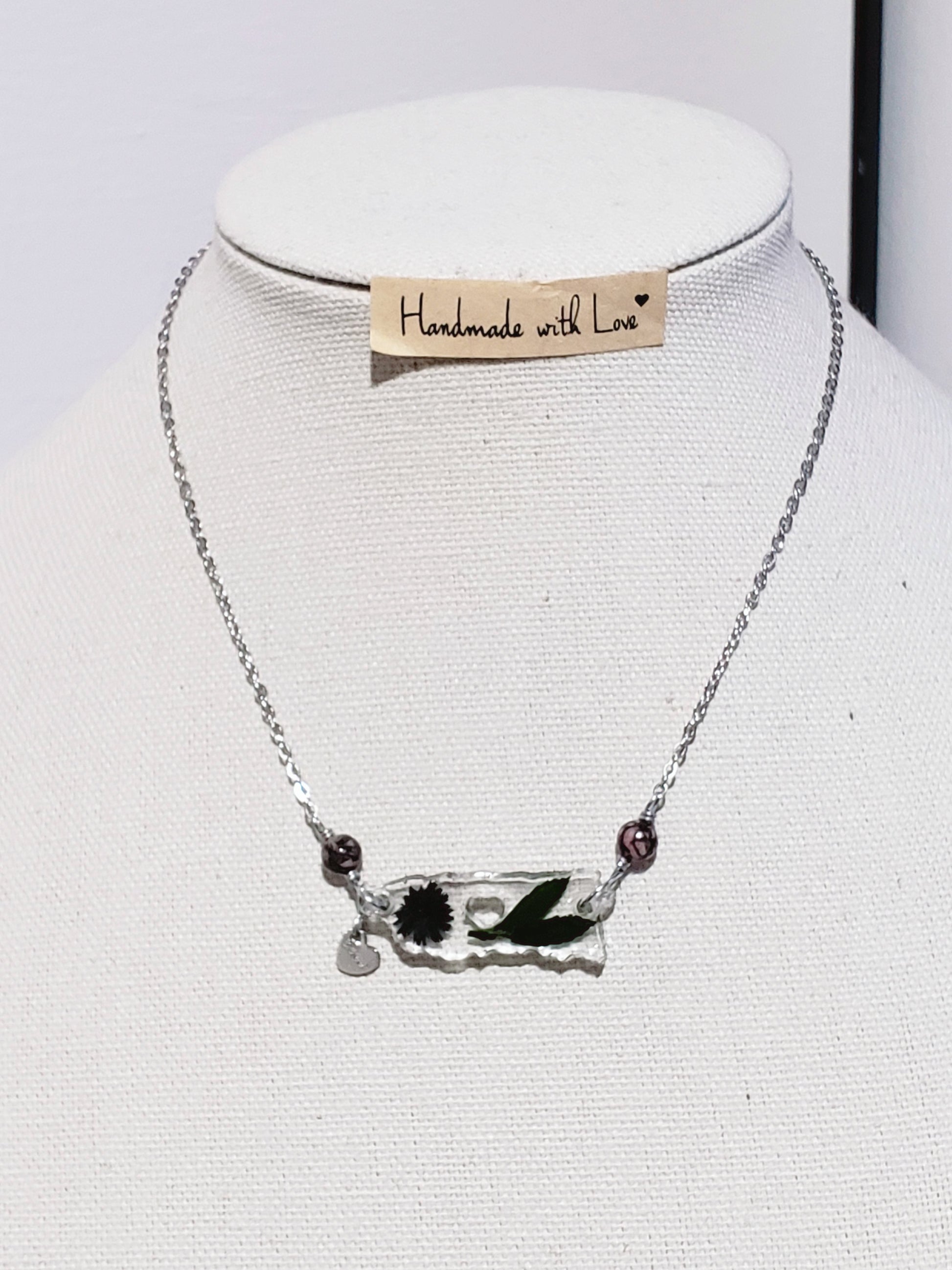 Collar en Acero Inoxidable con Dije de Mapa de P.R. en Resina con Flores secas - K.Beloved LLC