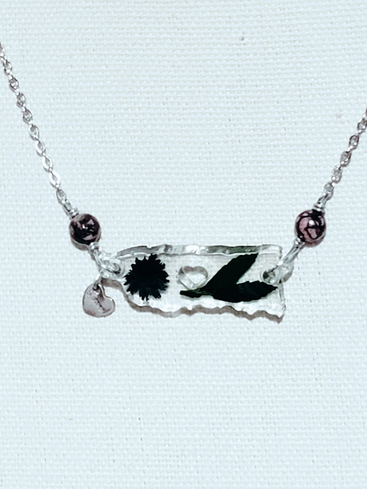 Collar en Acero Inoxidable con Dije de Mapa de P.R. en Resina con Flores secas - K.Beloved LLC