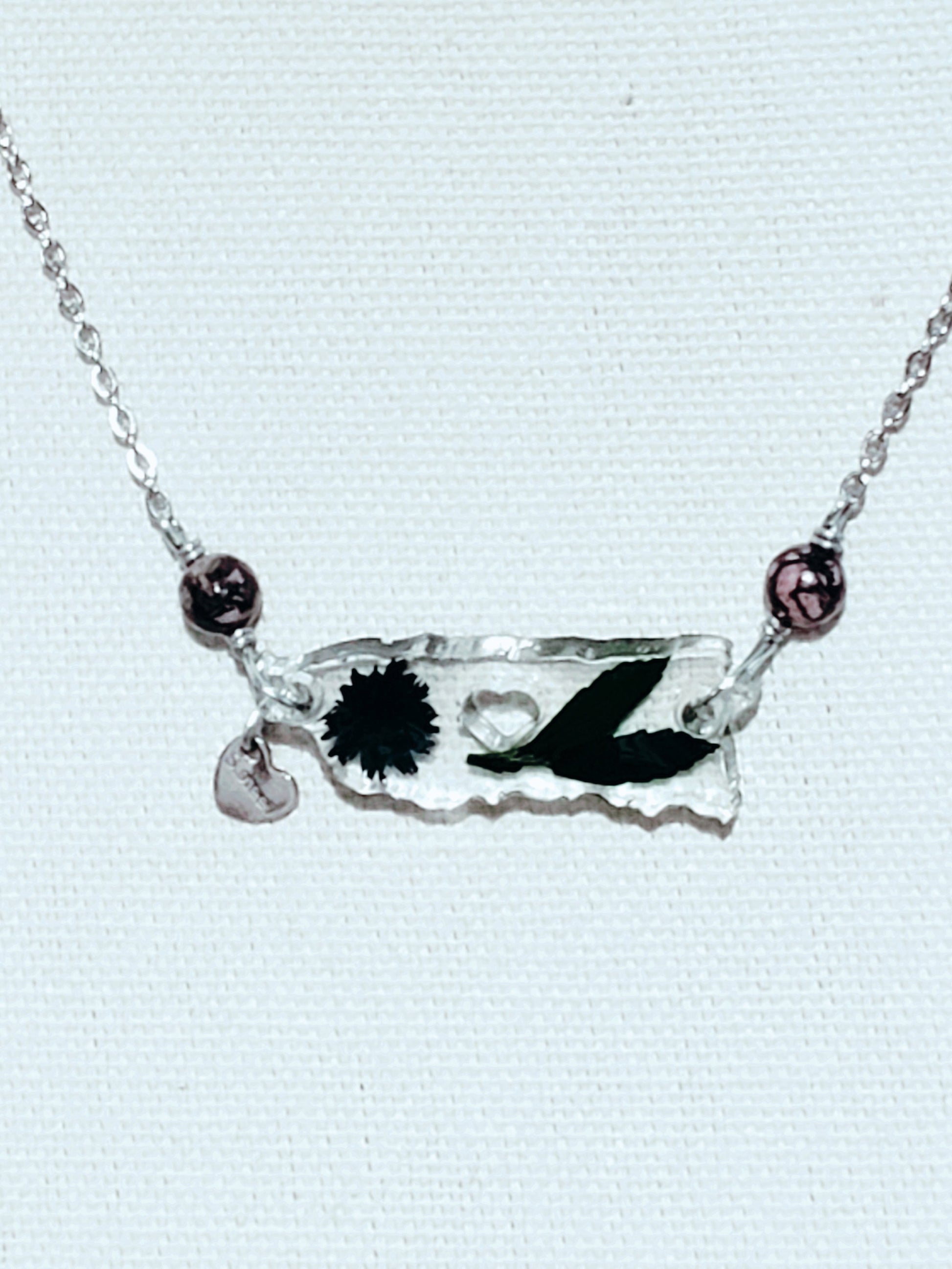 Collar en Acero Inoxidable con Dije de Mapa de P.R. en Resina con Flores secas - K.Beloved LLC