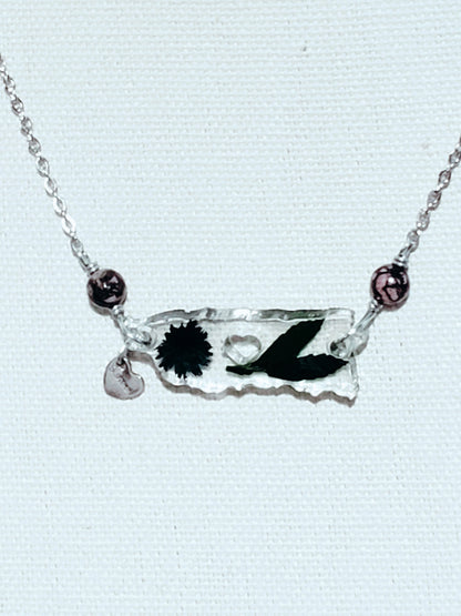 Collar en Acero Inoxidable con Dije de Mapa de P.R. en Resina con Flores secas - K.Beloved LLC
