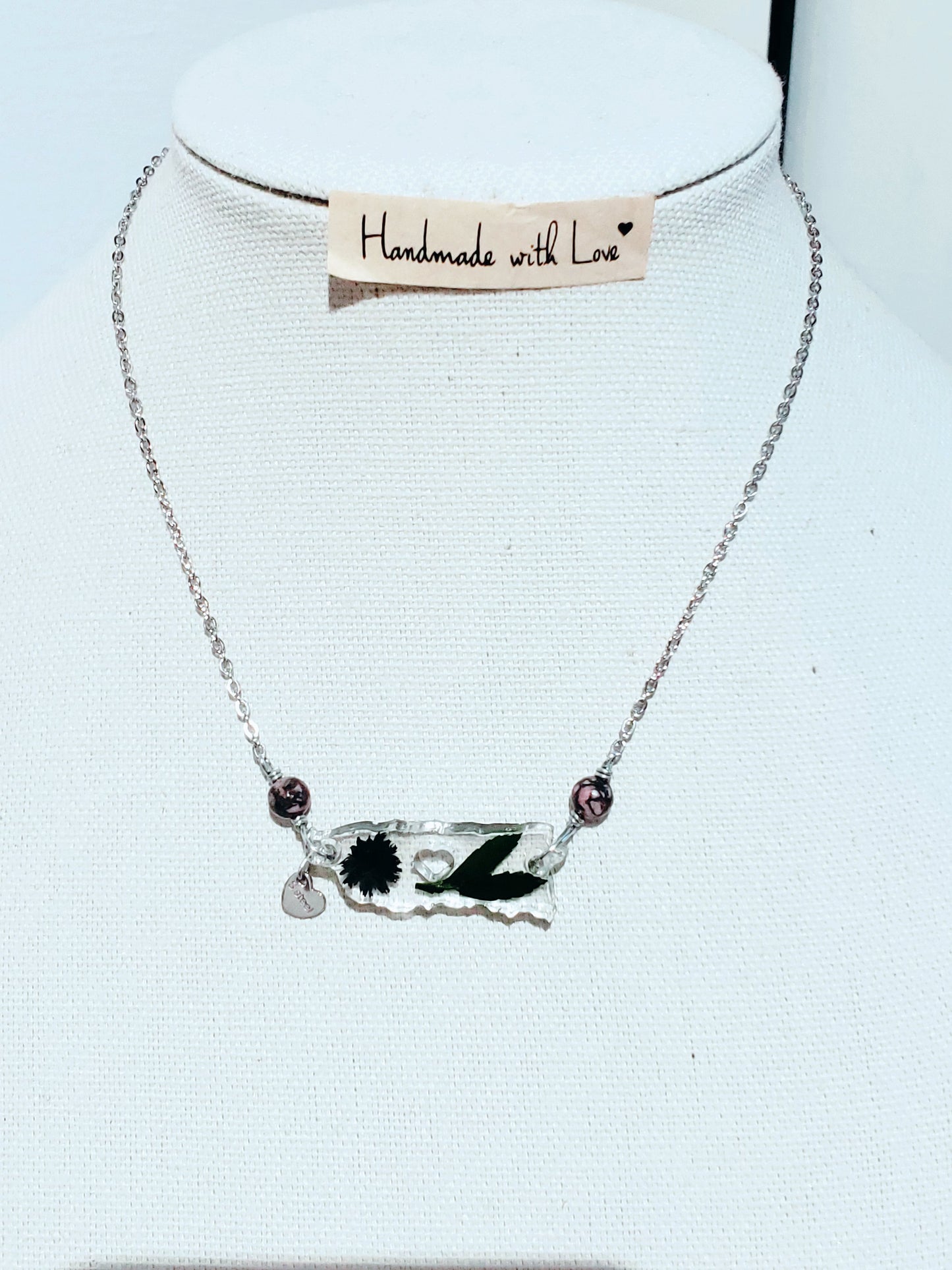 Collar en Acero Inoxidable con Dije de Mapa de P.R. en Resina con Flores secas - K.Beloved LLC