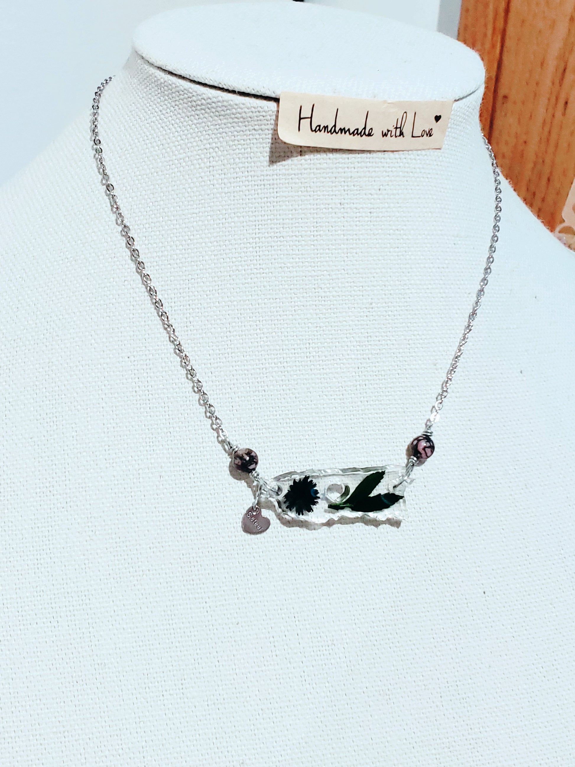 Collar en Acero Inoxidable con Dije de Mapa de P.R. en Resina con Flores secas - K.Beloved LLC
