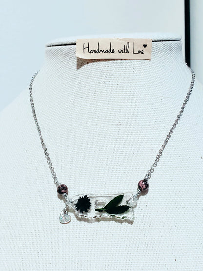 Collar en Acero Inoxidable con Dije de Mapa de P.R. en Resina con Flores secas - K.Beloved LLC