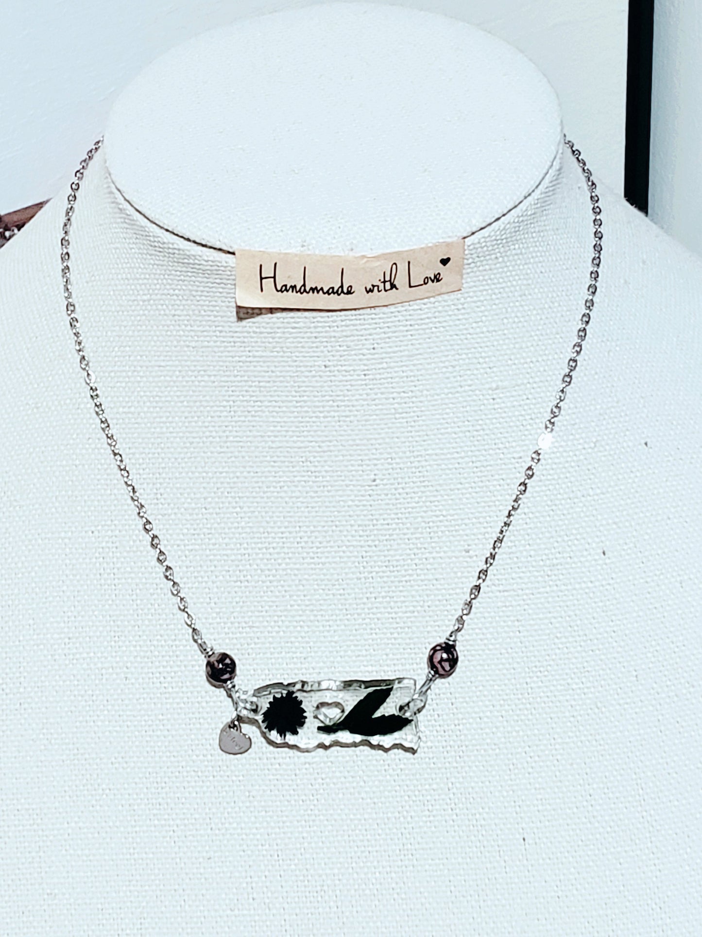 Collar en Acero Inoxidable con Dije de Mapa de P.R. en Resina con Flores secas - K.Beloved LLC