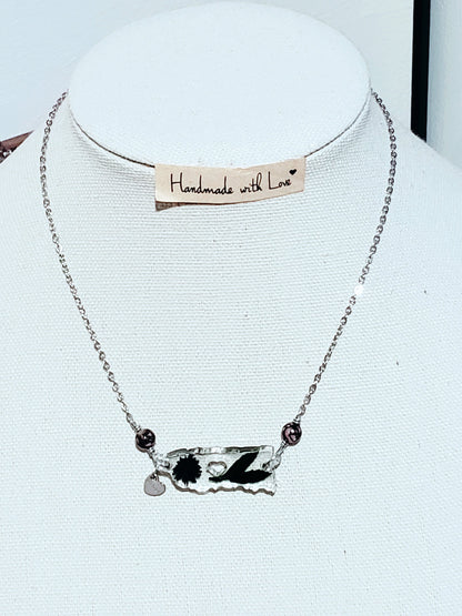 Collar en Acero Inoxidable con Dije de Mapa de P.R. en Resina con Flores secas - K.Beloved LLC