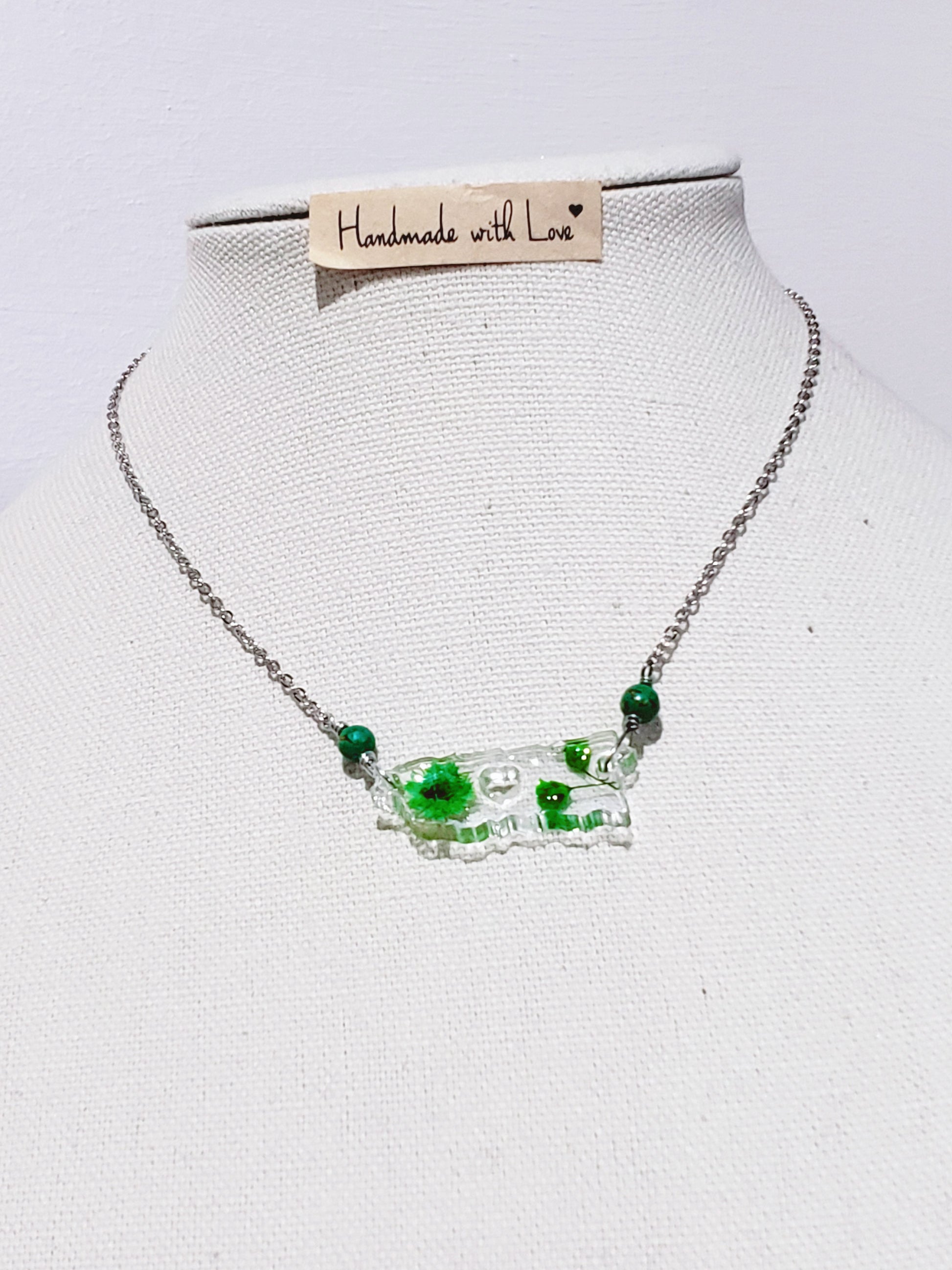 Collar en Acero Inoxidable con Dije de Mapa de PR en resina Transparente con Flores Verdes secas - K.Beloved LLC