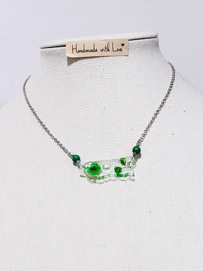 Collar en Acero Inoxidable con Dije de Mapa de PR en resina Transparente con Flores Verdes secas - K.Beloved LLC