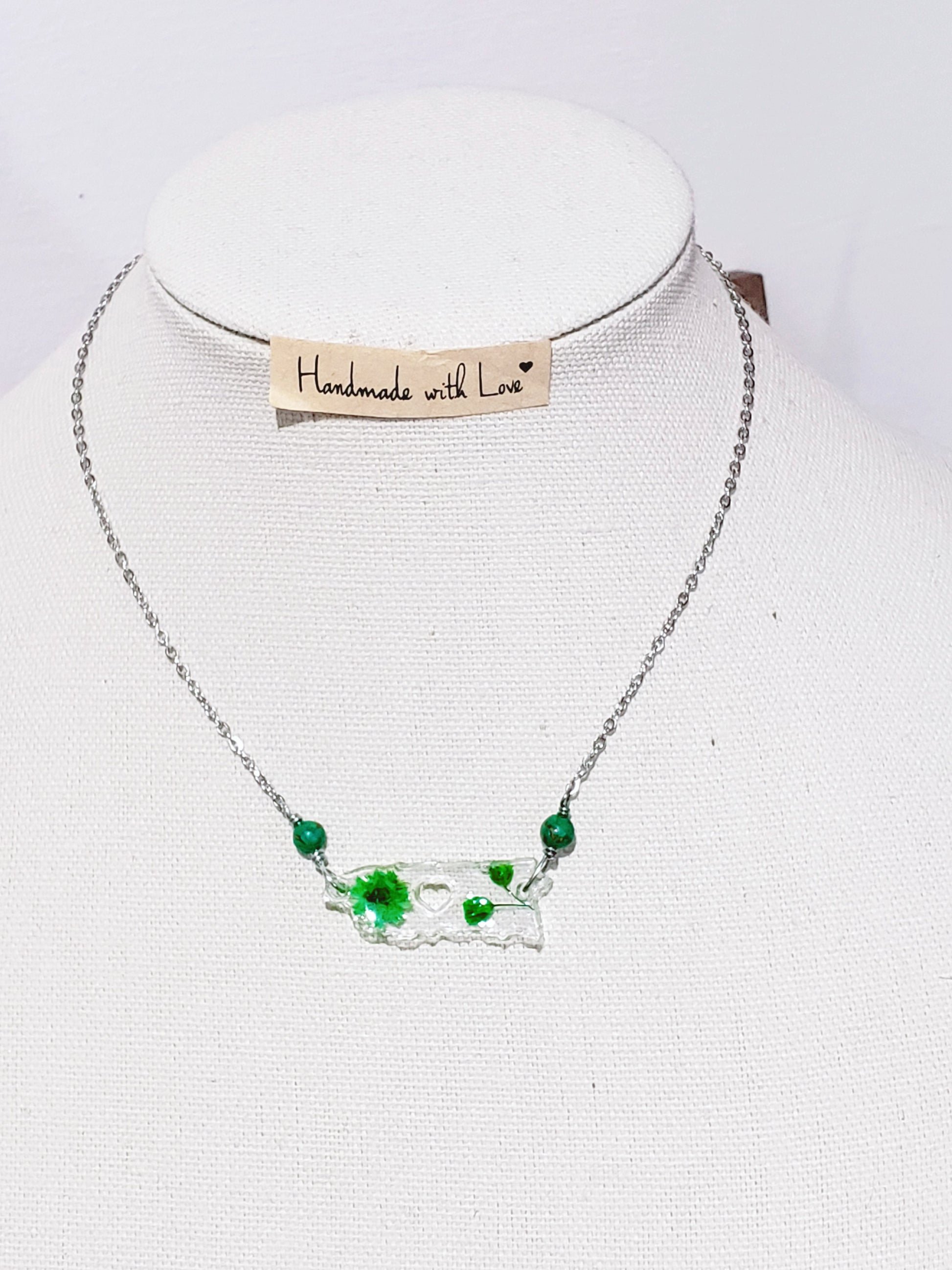 Collar en Acero Inoxidable con Dije de Mapa de PR en resina Transparente con Flores Verdes secas - K.Beloved LLC