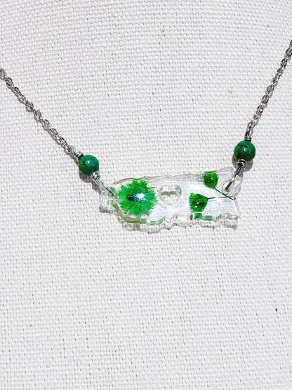 Collar en Acero Inoxidable con Dije de Mapa de PR en resina Transparente con Flores Verdes secas - K.Beloved LLC