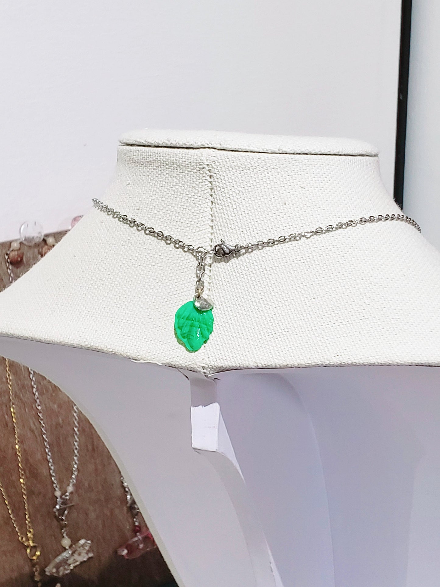 Collar en Acero Inoxidable con Dije de Mapa de PR en resina Transparente con Flores Verdes secas - K.Beloved LLC