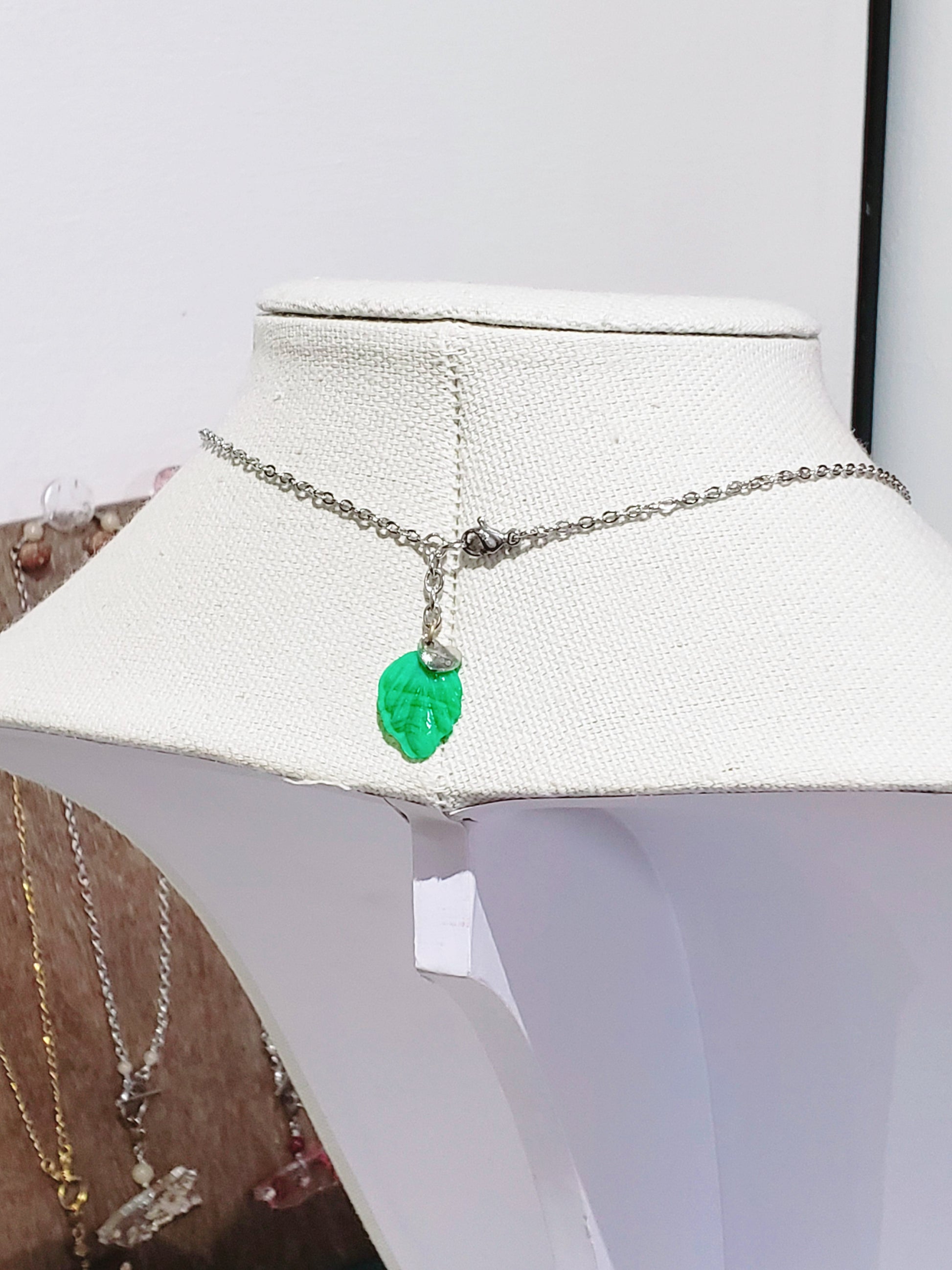 Collar en Acero Inoxidable con Dije de Mapa de PR en resina Transparente con Flores Verdes secas - K.Beloved LLC