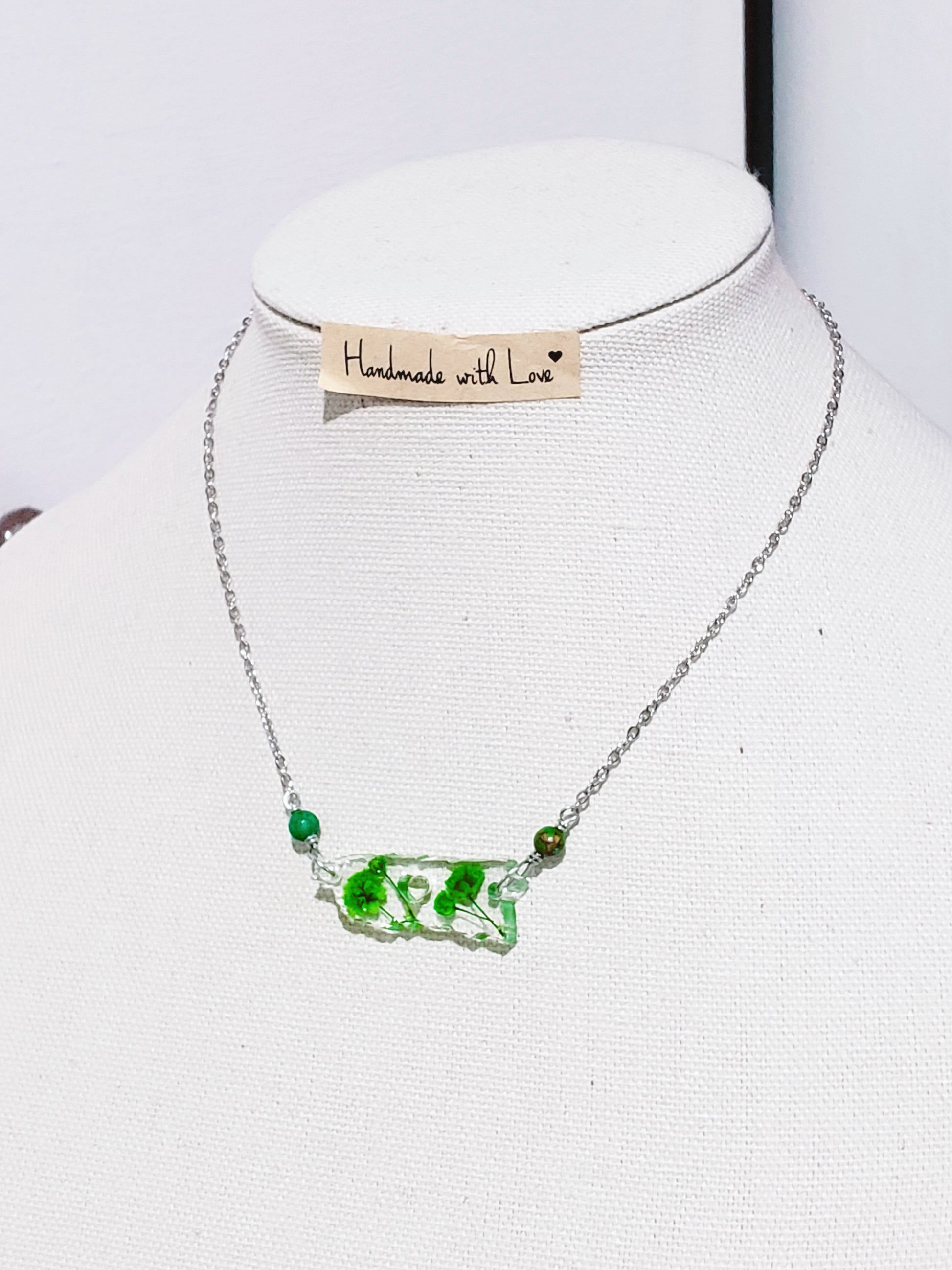 Collar en Acero Inoxidable con Dije de Mapa de PR en resina Transparente con Flores Verdes secas - K.Beloved LLC