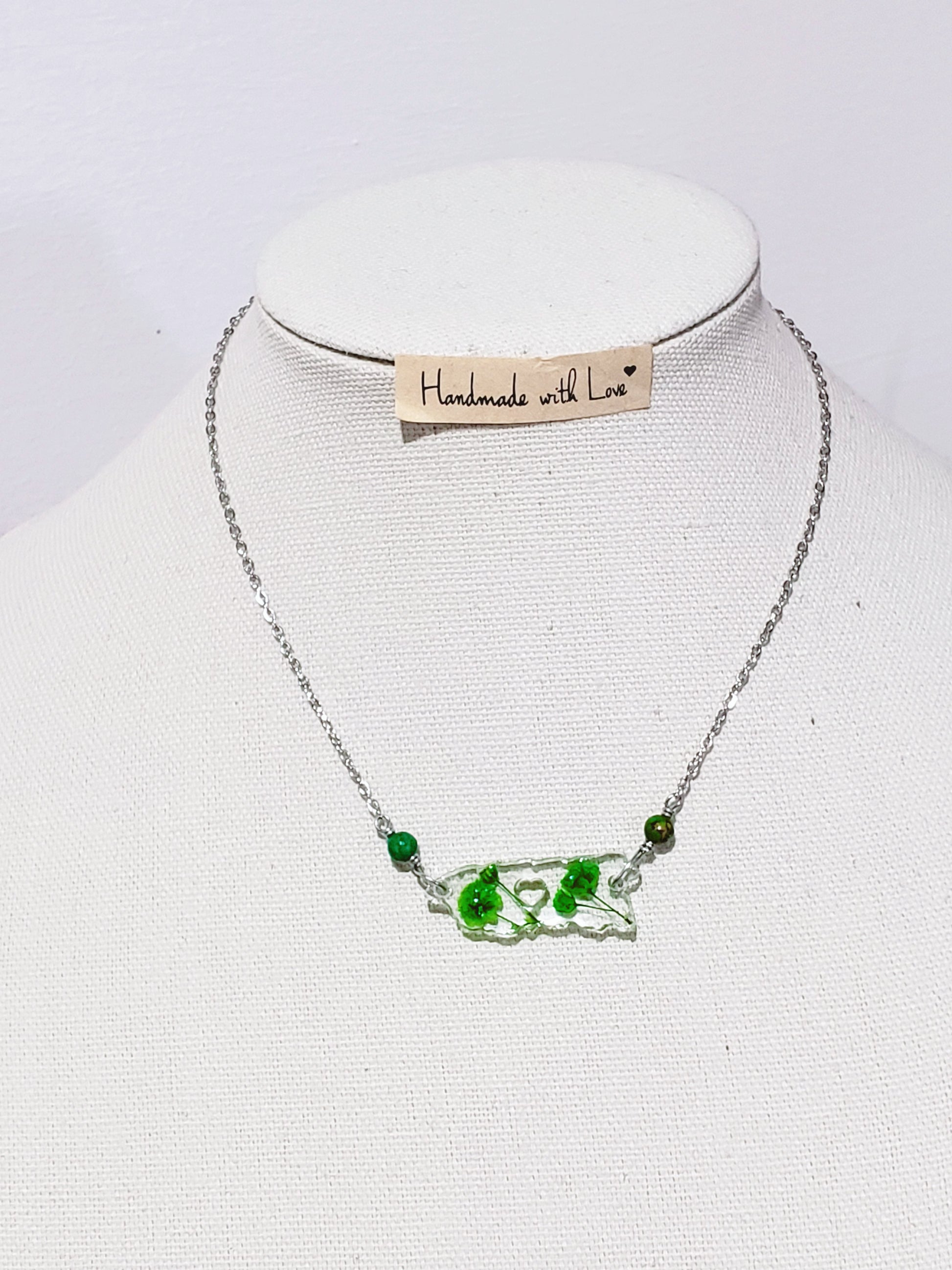 Collar en Acero Inoxidable con Dije de Mapa de PR en resina Transparente con Flores Verdes secas - K.Beloved LLC