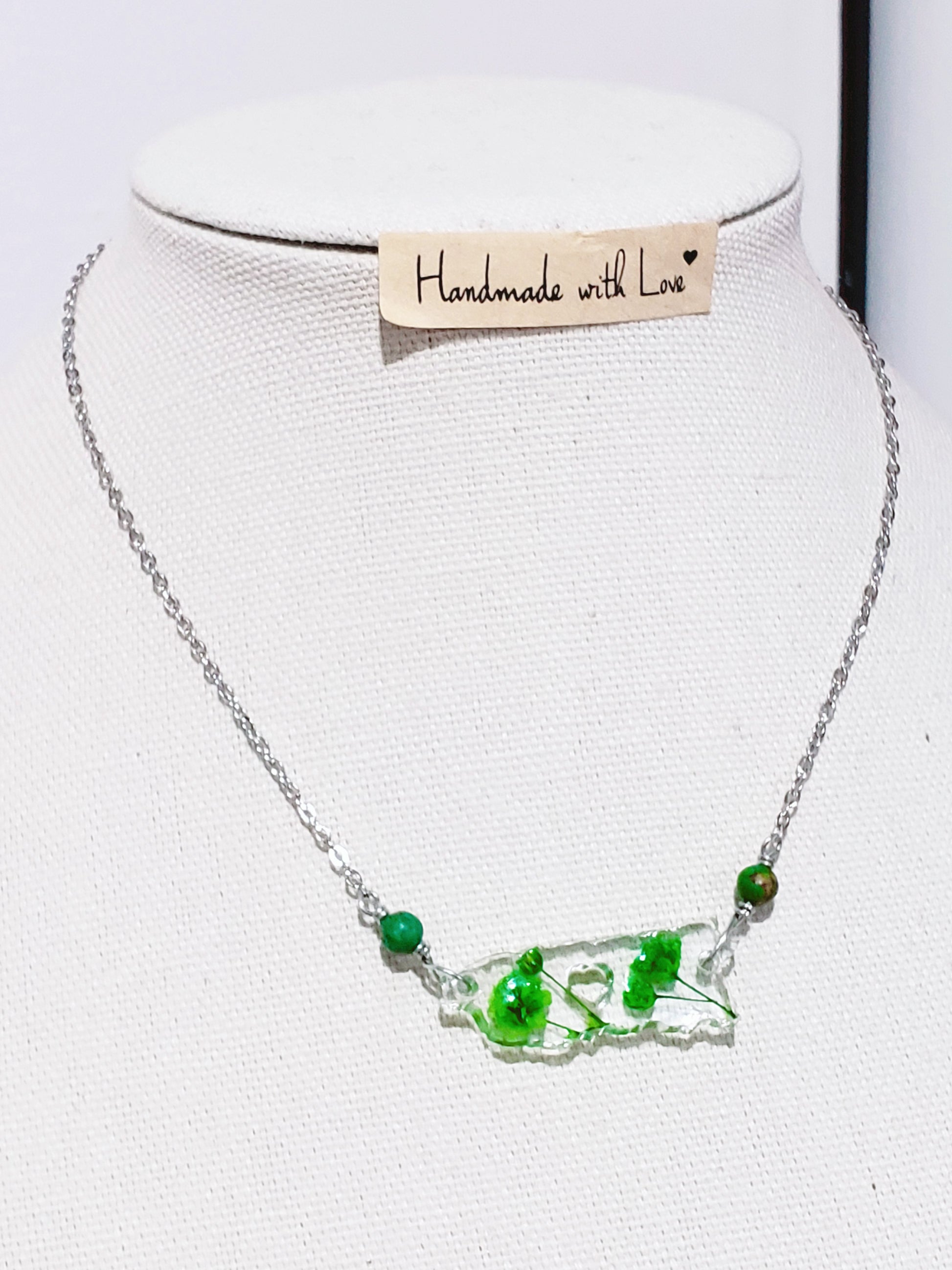 Collar en Acero Inoxidable con Dije de Mapa de PR en resina Transparente con Flores Verdes secas - K.Beloved LLC