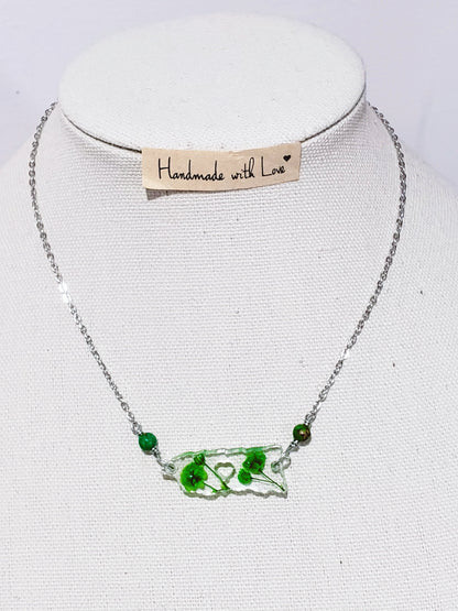 Collar en Acero Inoxidable con Dije de Mapa de PR en resina Transparente con Flores Verdes secas - K.Beloved LLC